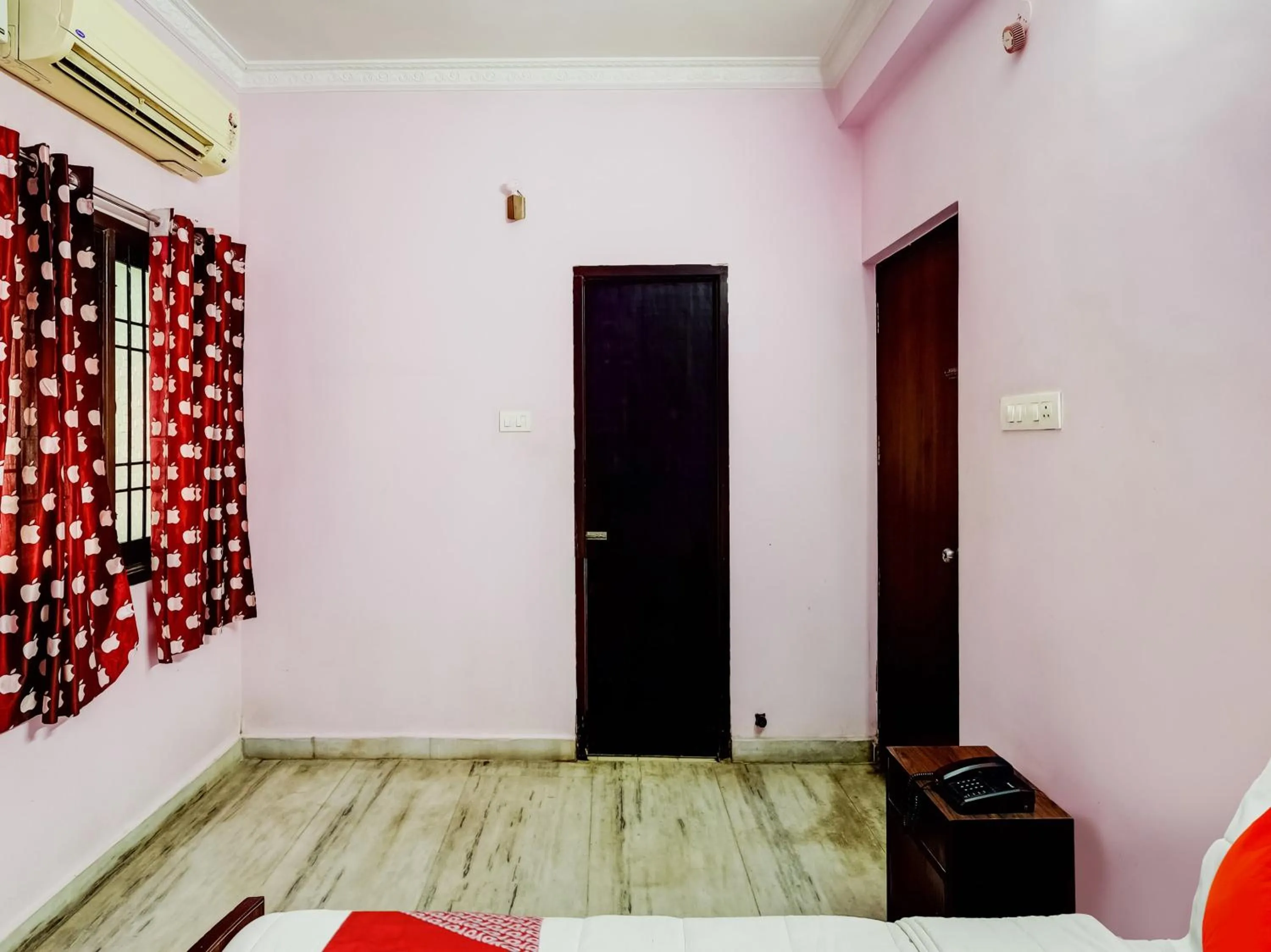 Bedroom in Hotel O Jayam Residency