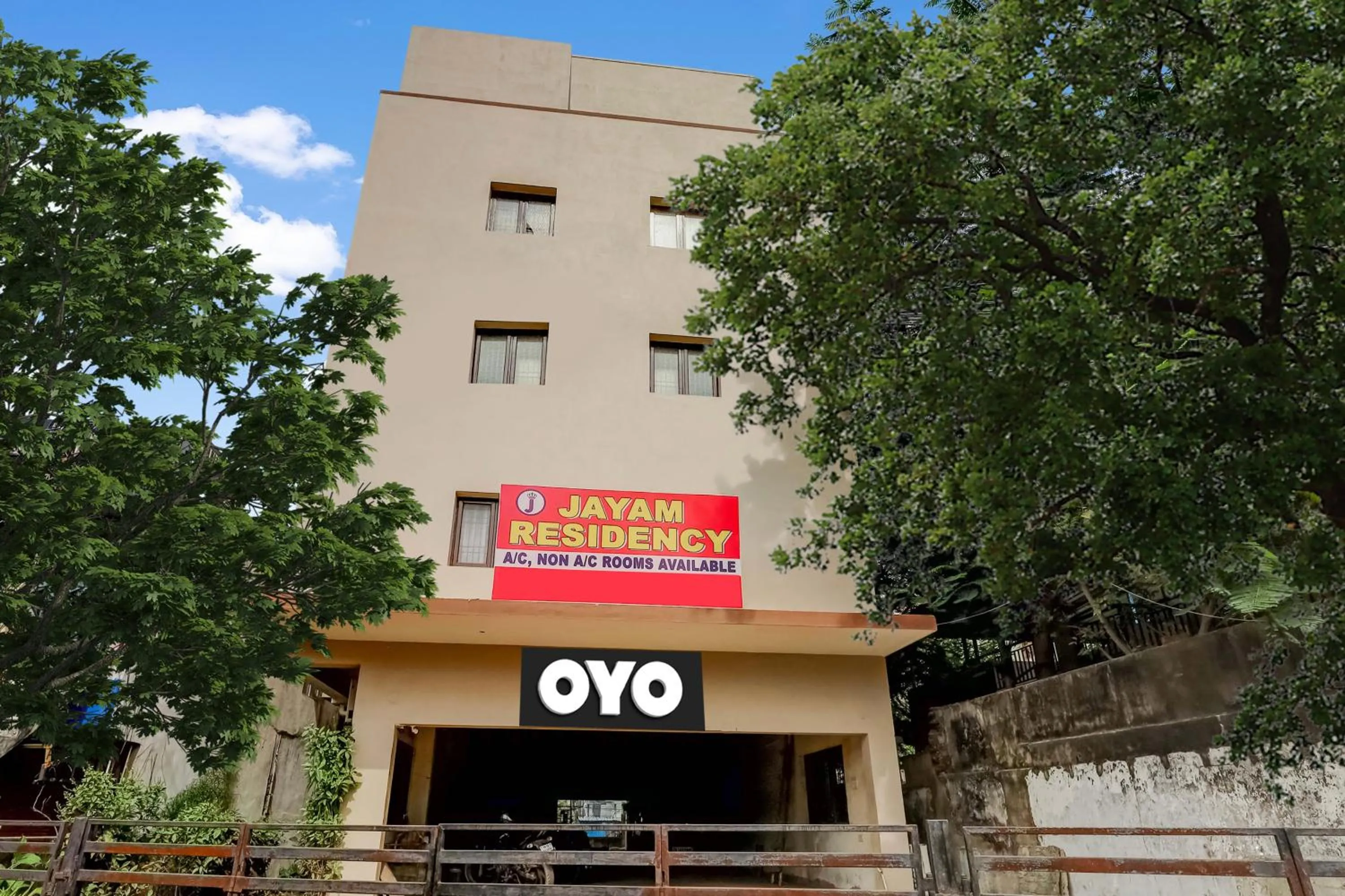 Facade/entrance in Hotel O Jayam Residency