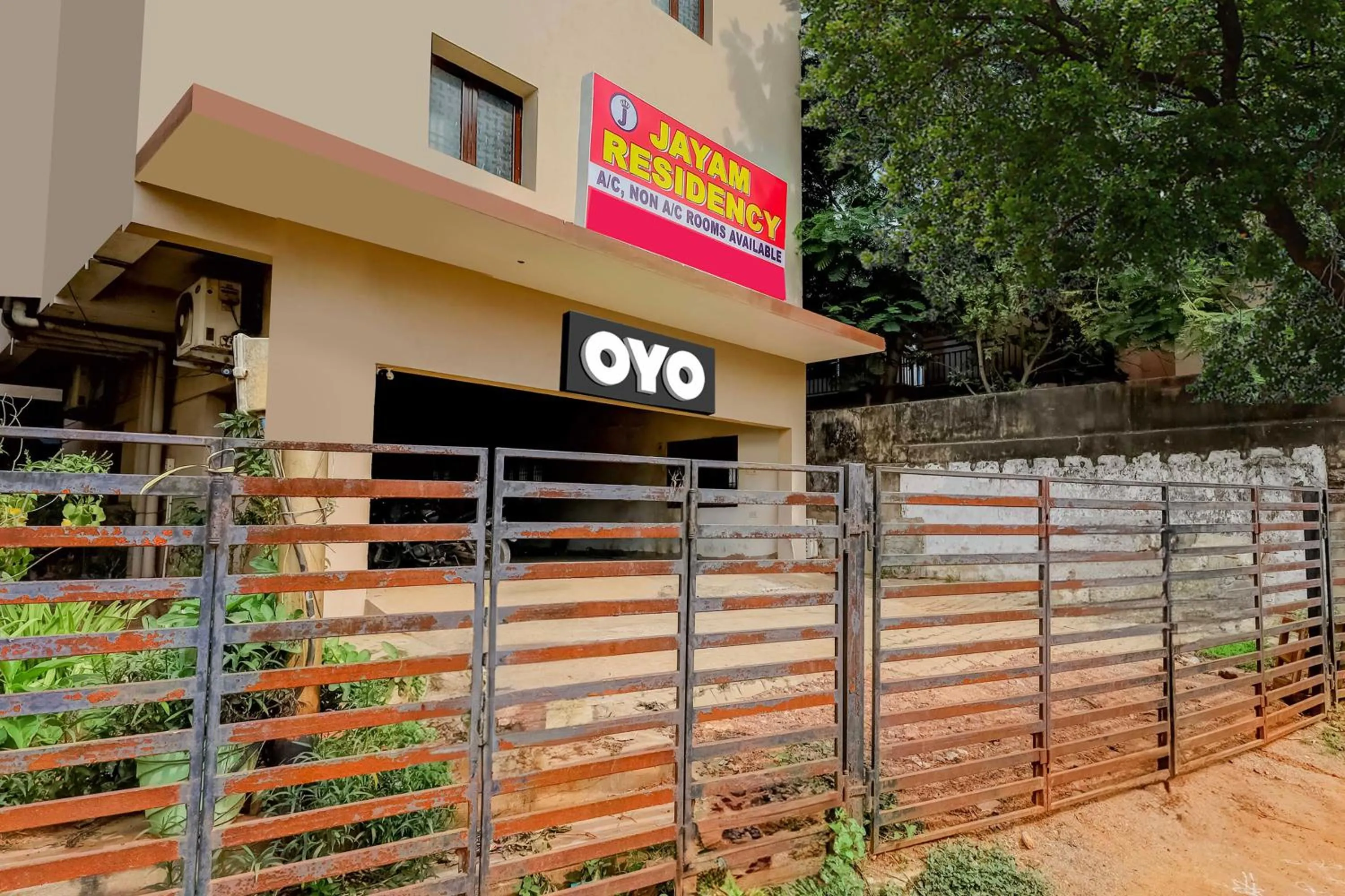 Facade/entrance in Hotel O Jayam Residency