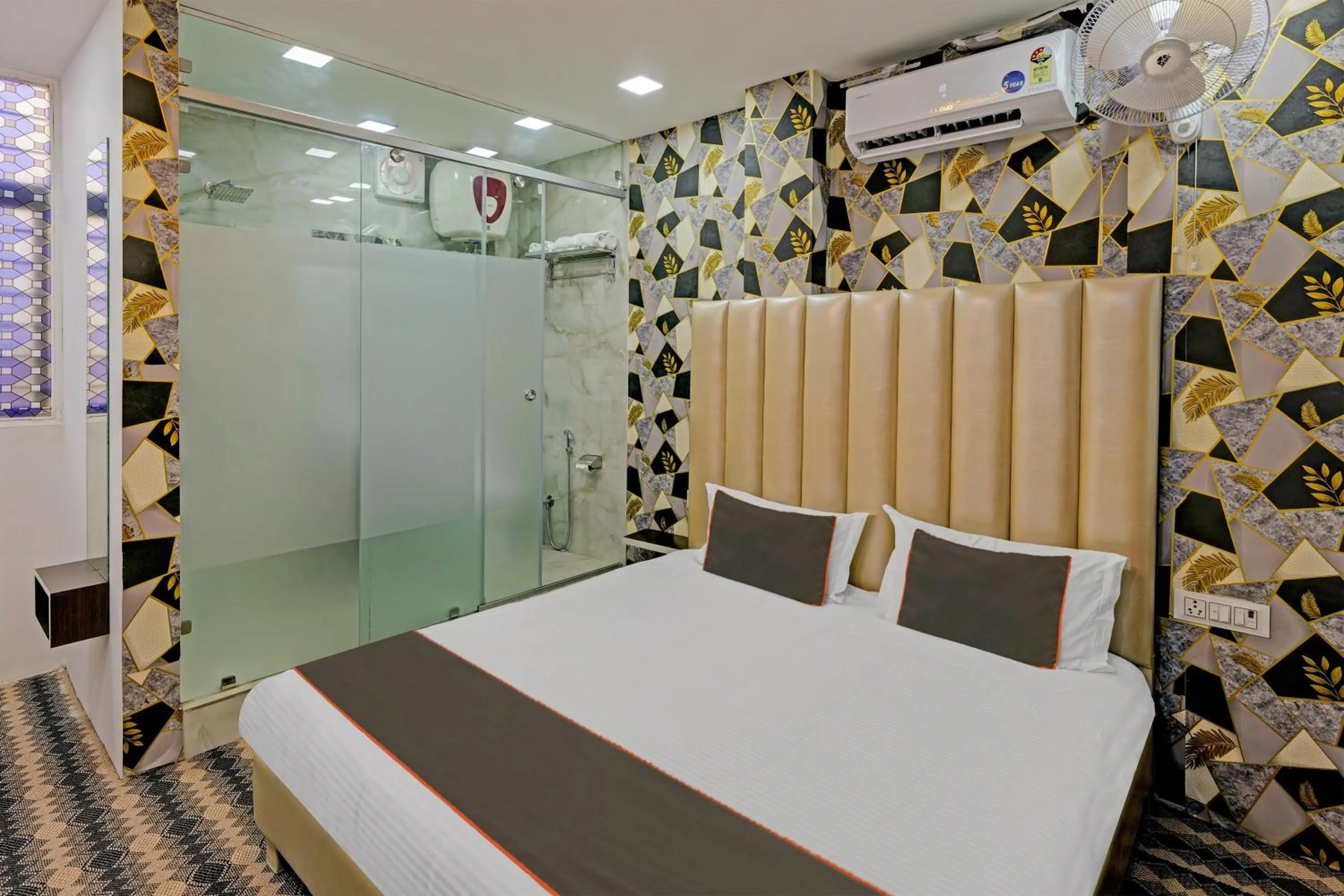 Facade/entrance, Bed in Hotel O The Kings