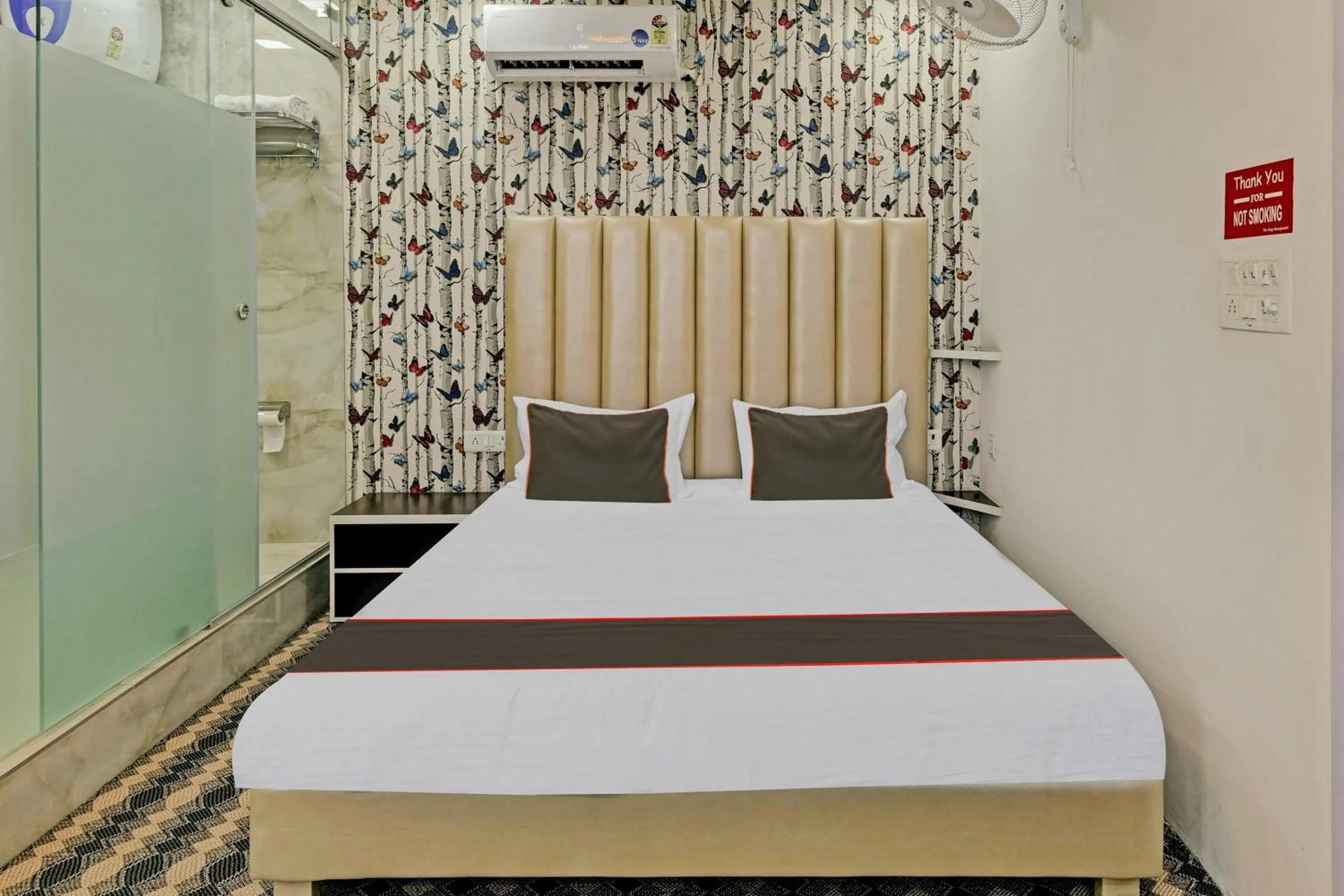 Facade/entrance, Bed in Hotel O The Kings