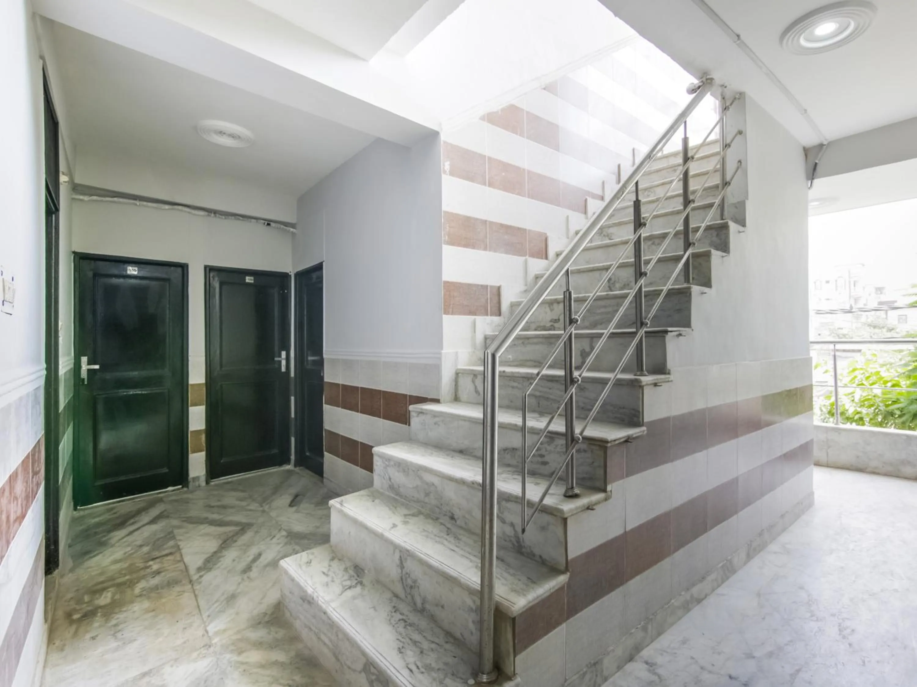 Lobby or reception in Hotel O Red Rose