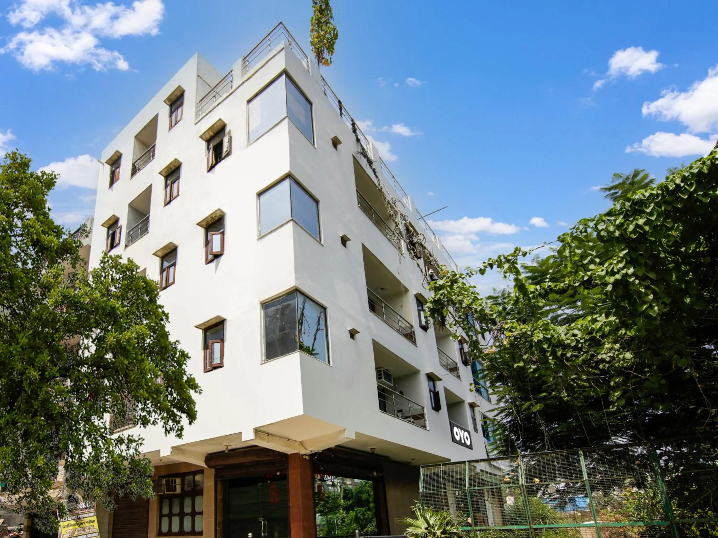 Facade/entrance in Hotel O Red Rose