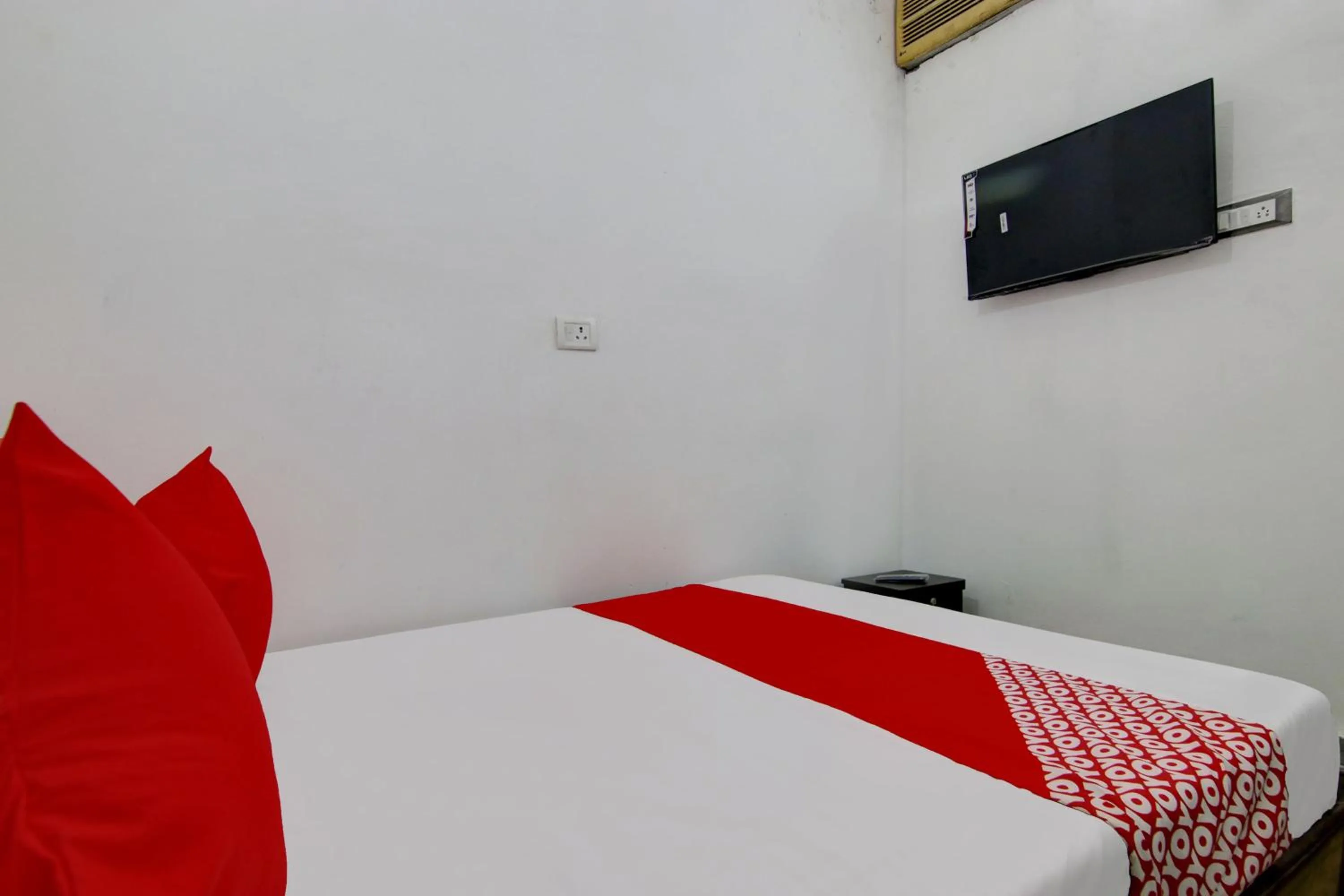 Bedroom, Bed in Hotel O Relax Vila