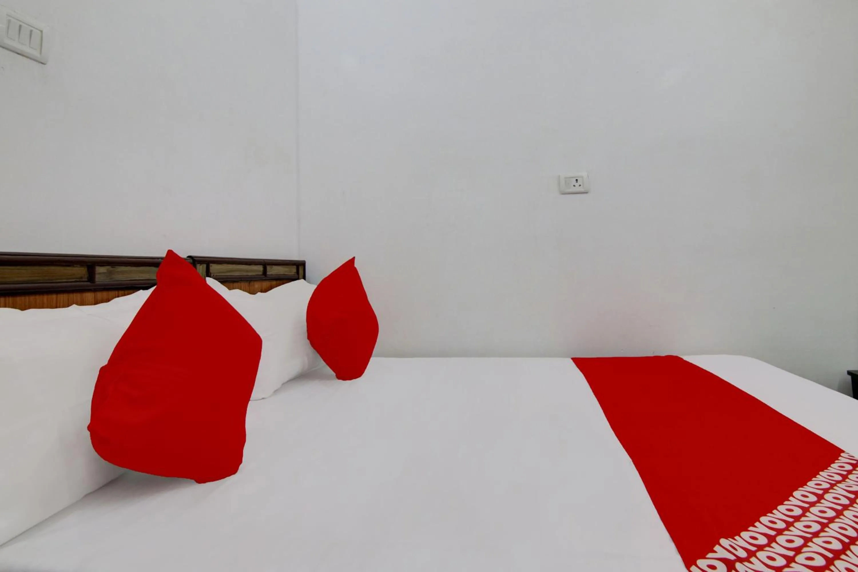 Bedroom, Bed in Hotel O Relax Vila