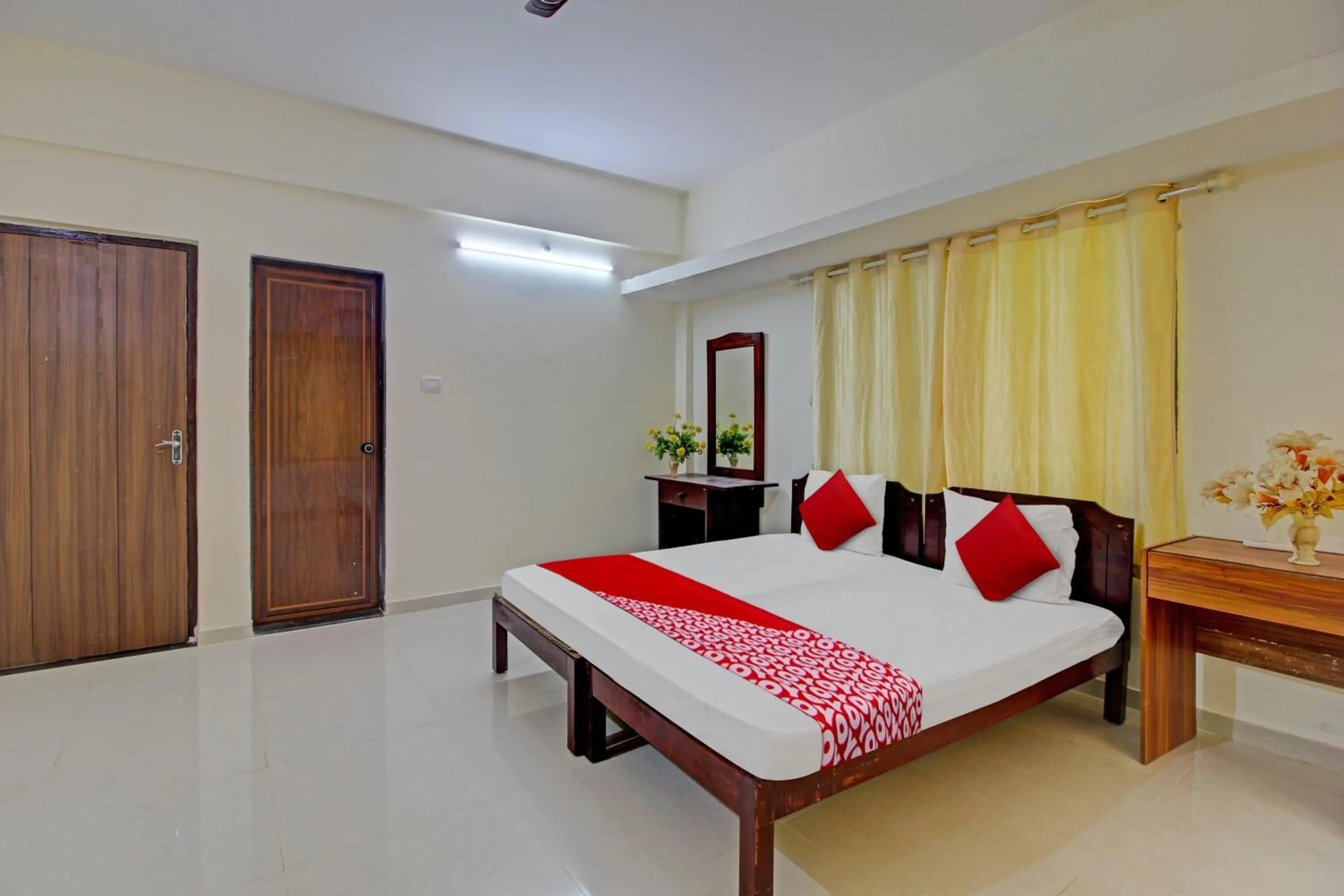 Bedroom in Hotel O Etllina Valley Villa
