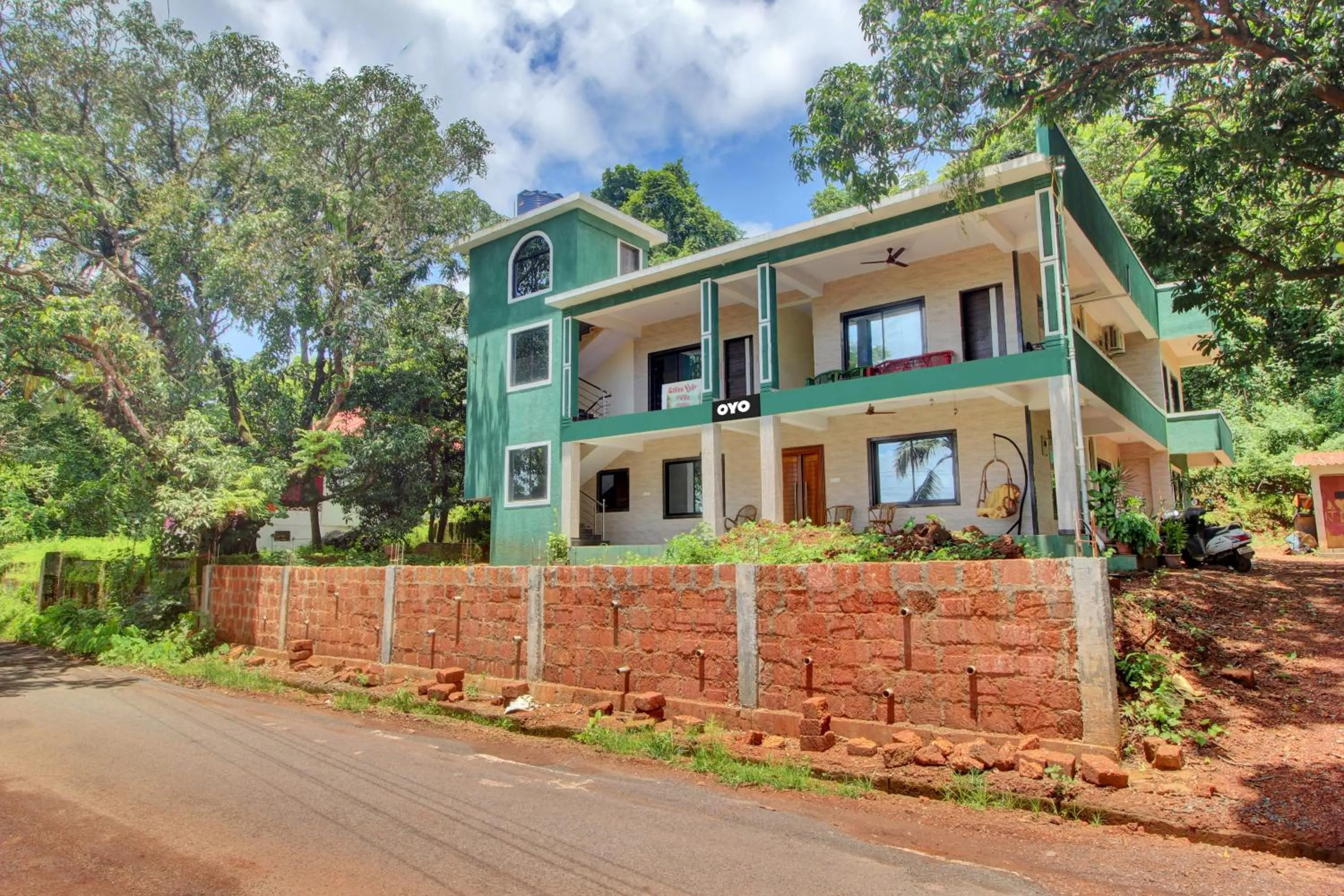 Facade/entrance in Hotel O Etllina Valley Villa