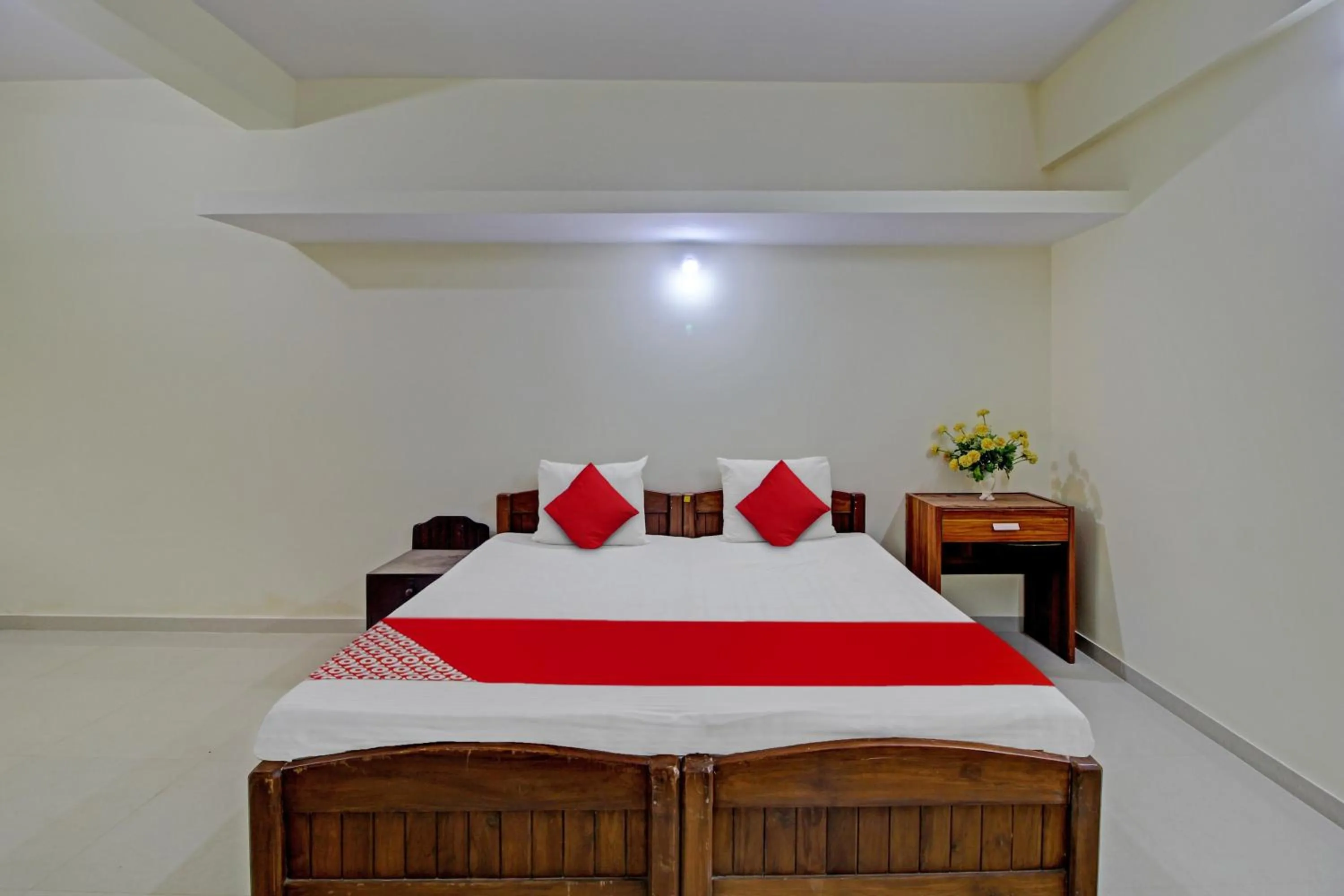 Bedroom in Hotel O Etllina Valley Villa