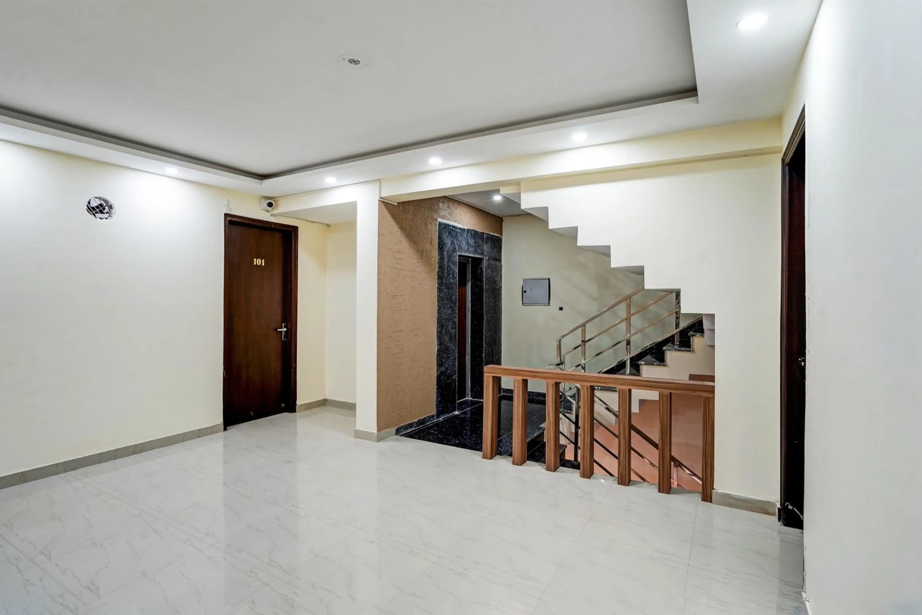 Lobby or reception in OYO Collection O DM 45