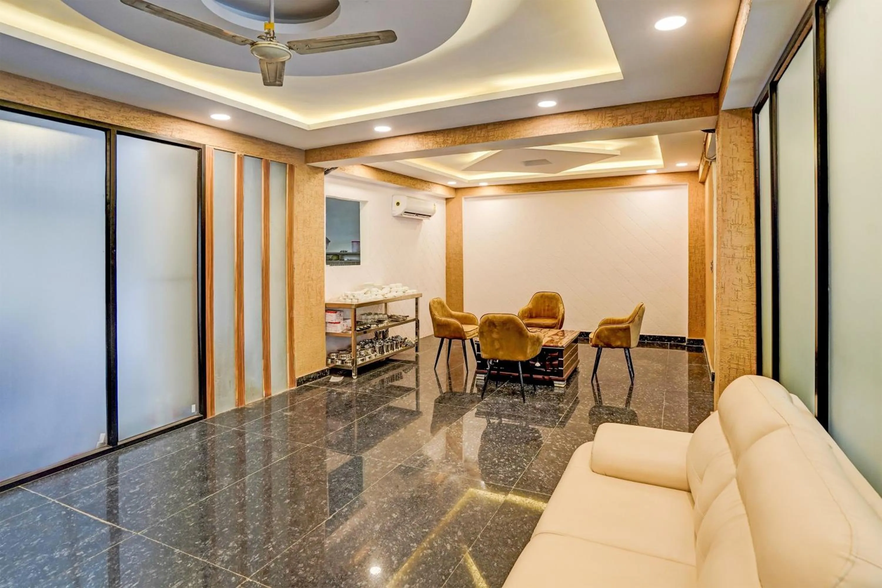 Restaurant/places to eat in OYO Collection O DM 45