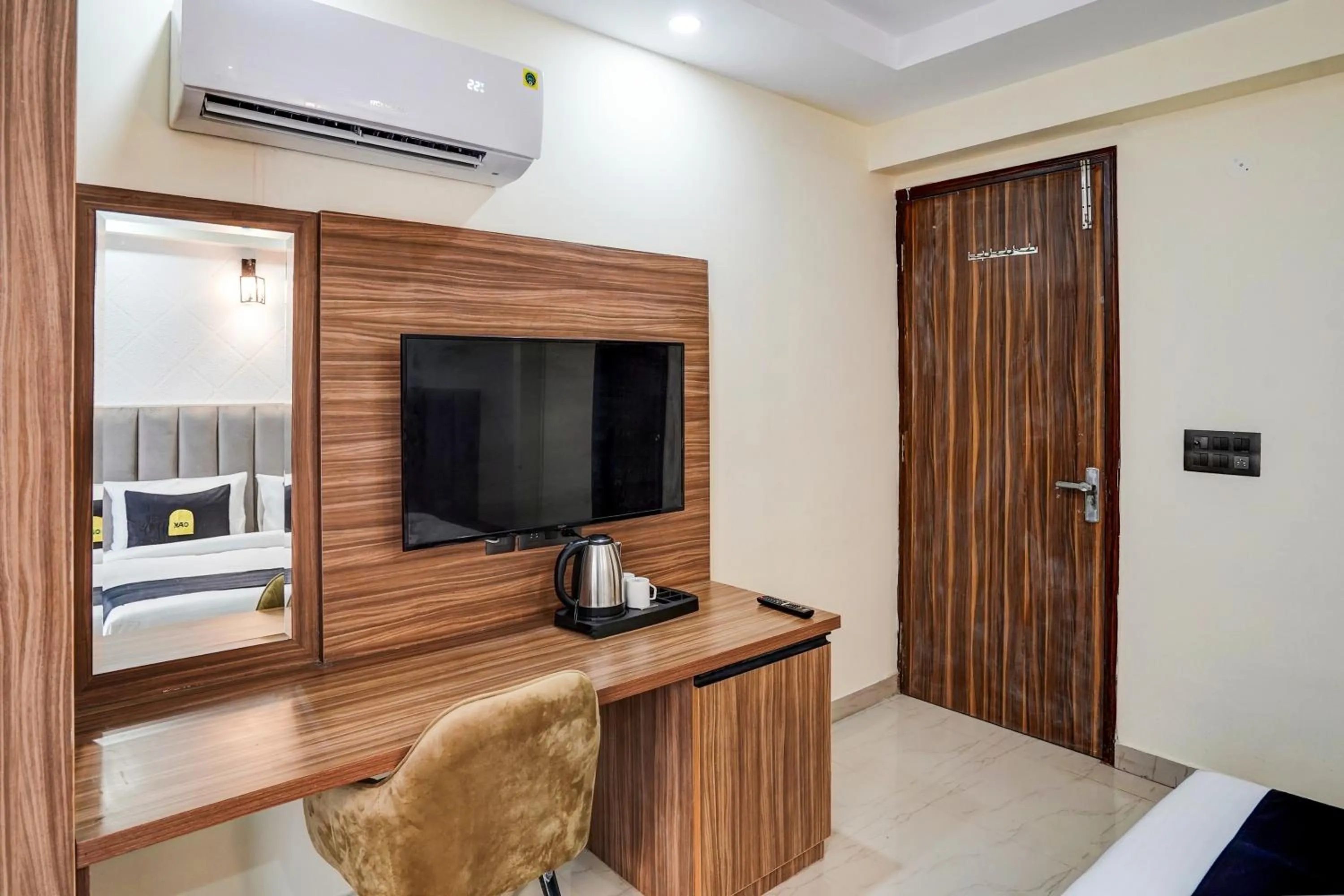 Bedroom, TV/Entertainment Center in OYO Collection O DM 45