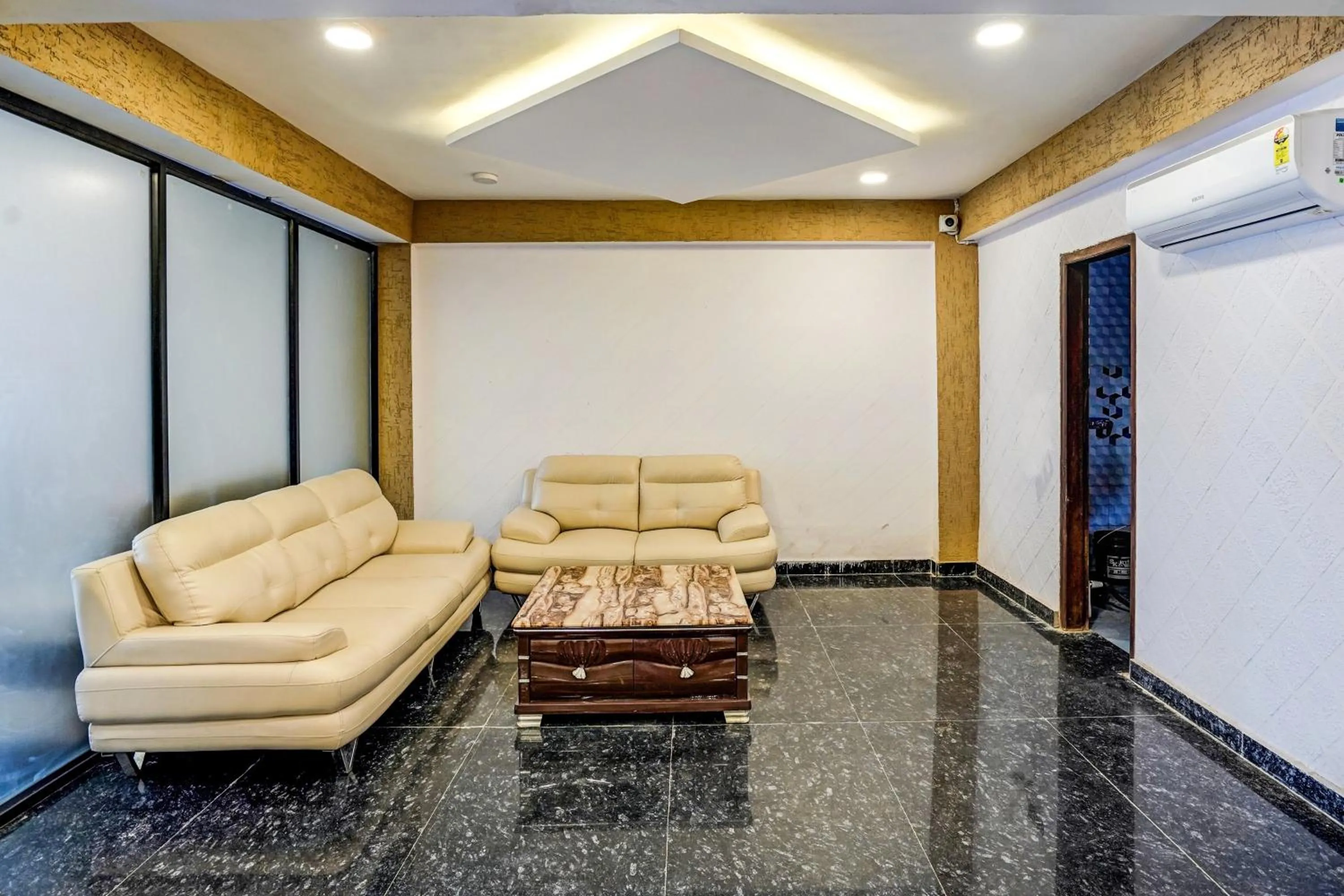 Restaurant/places to eat in OYO Collection O DM 45