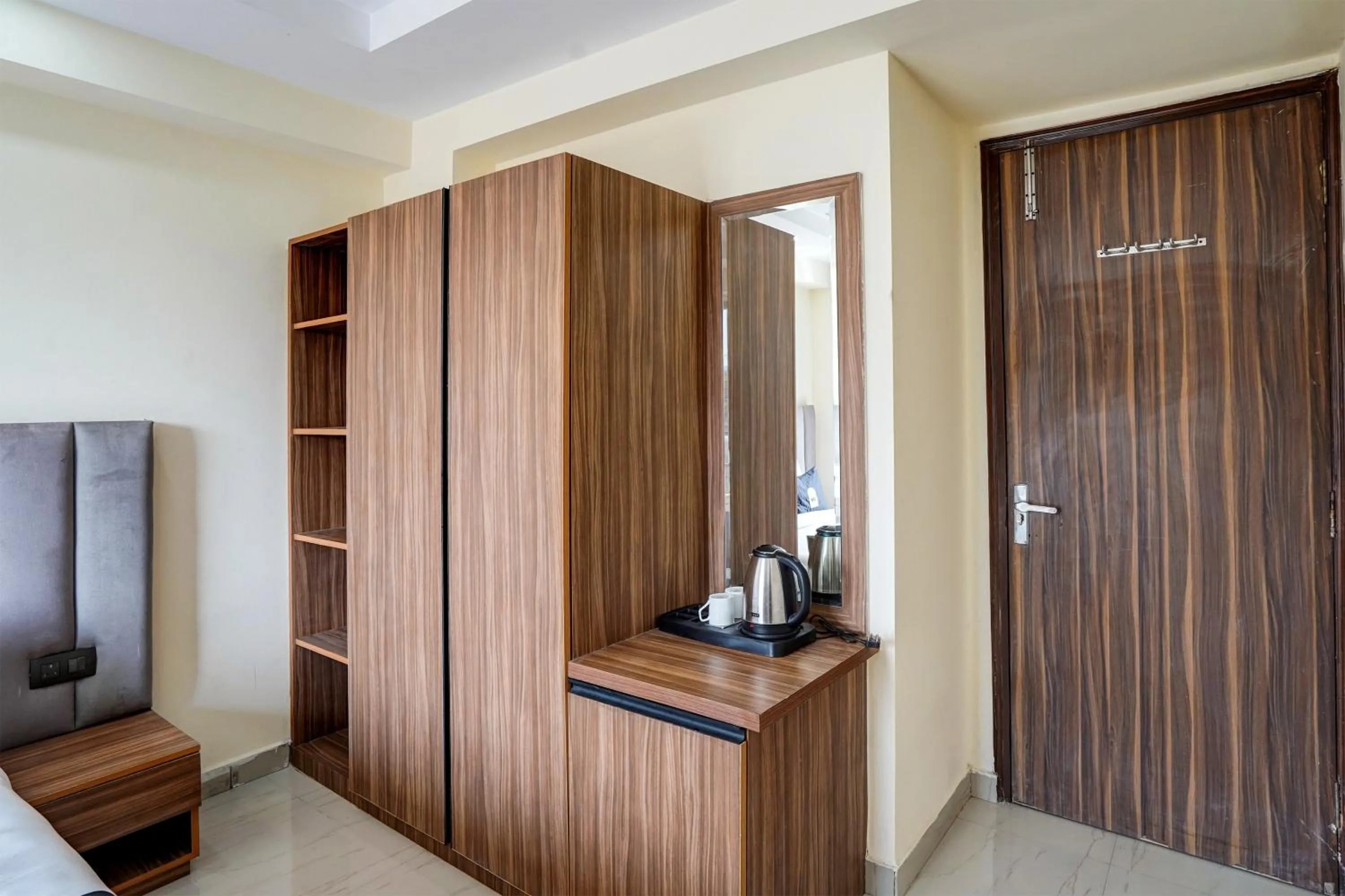 Bedroom, TV/Entertainment Center in OYO Collection O DM 45