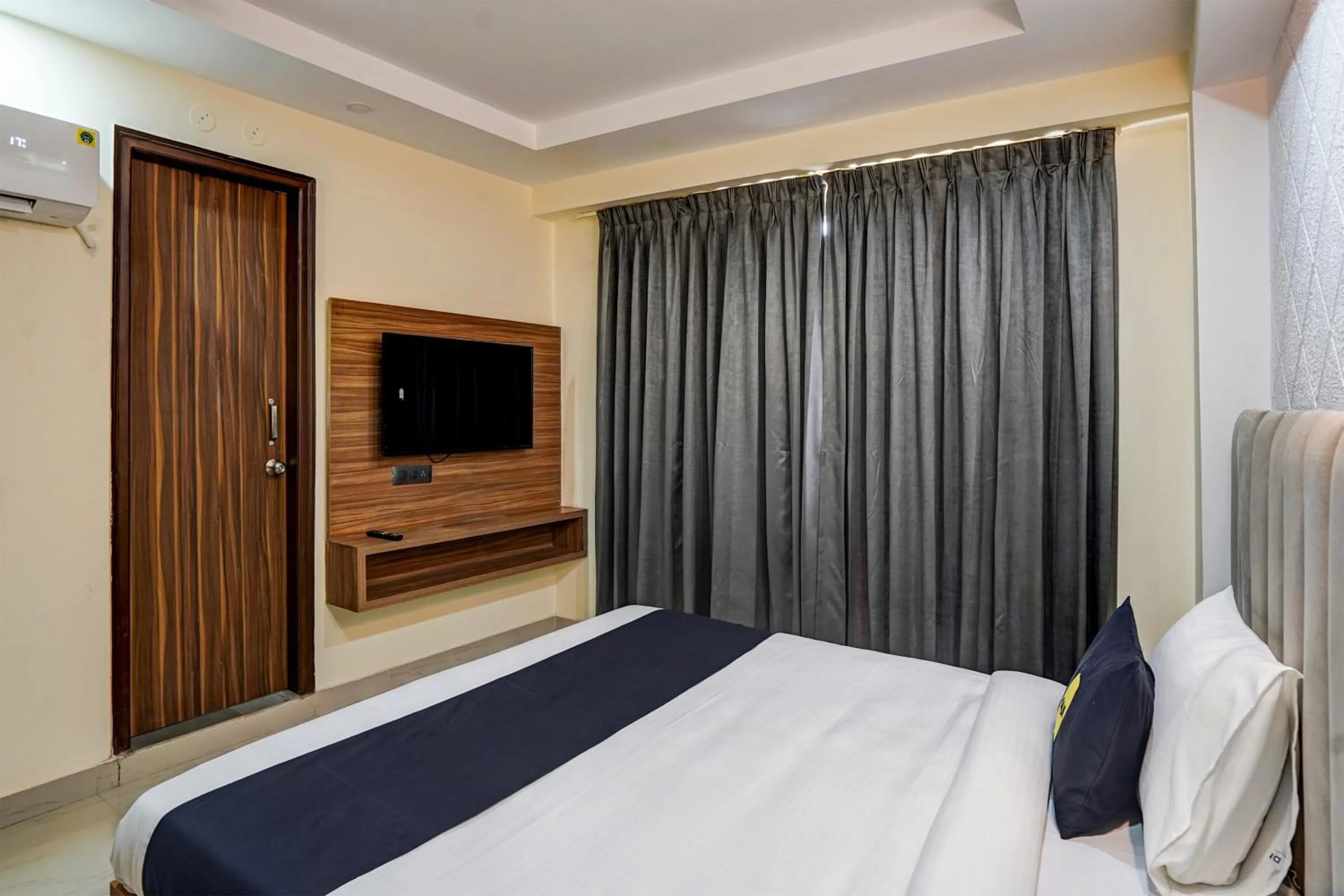 Bedroom, Bed in OYO Collection O DM 45