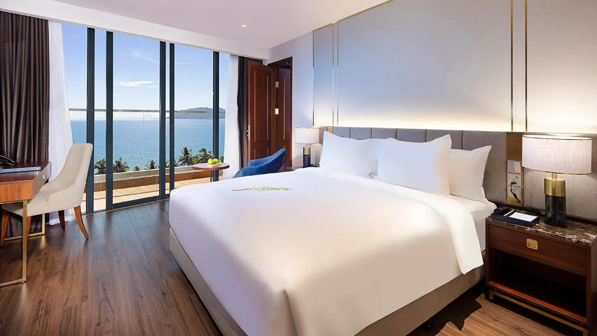 Premier King Room in Best Western Premier Marvella Nha Trang Premier King Room in Best Western Premier Marvella Nha Trang