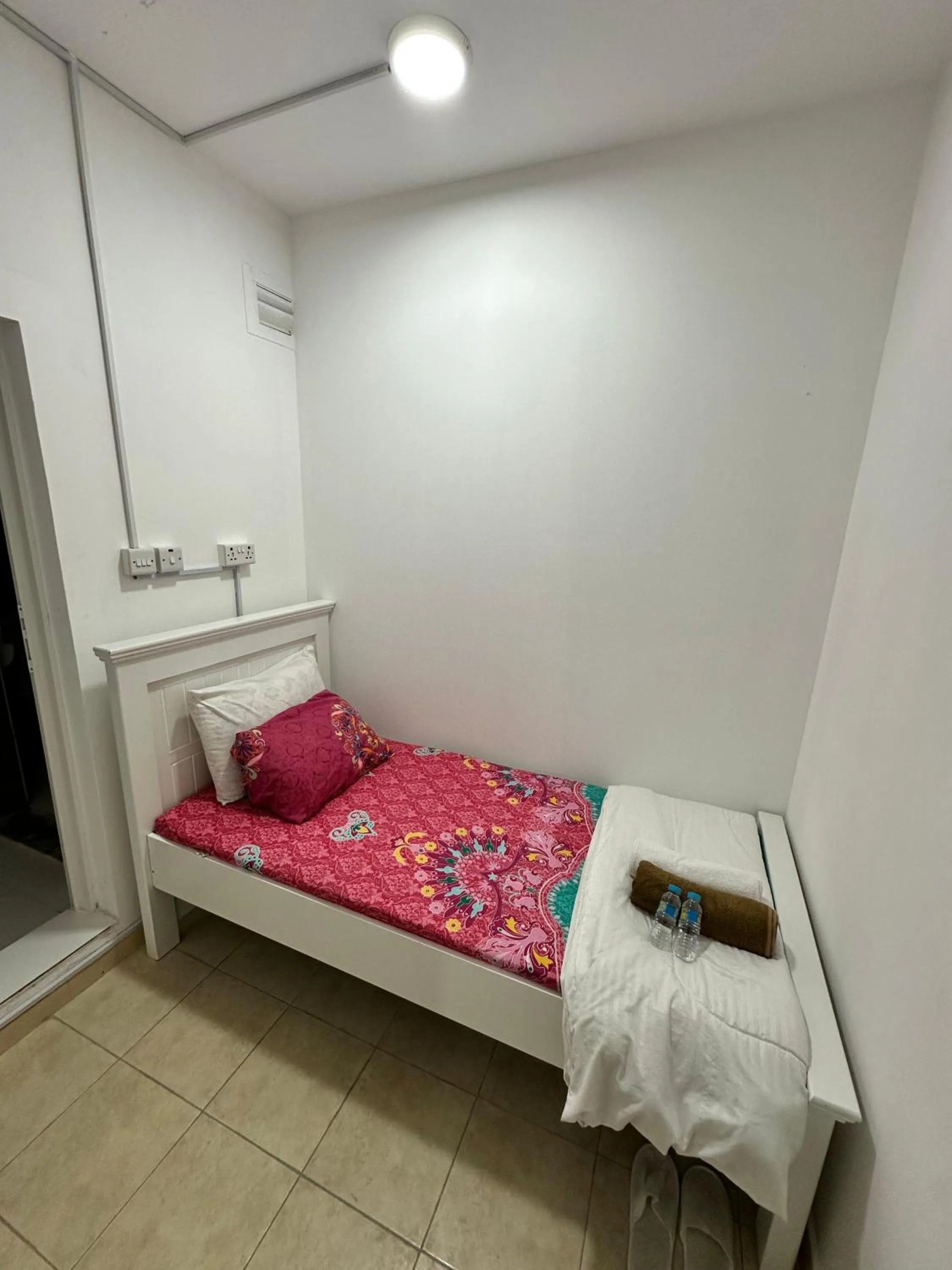 Bed in International Abu-Dhabi Hostel Villa