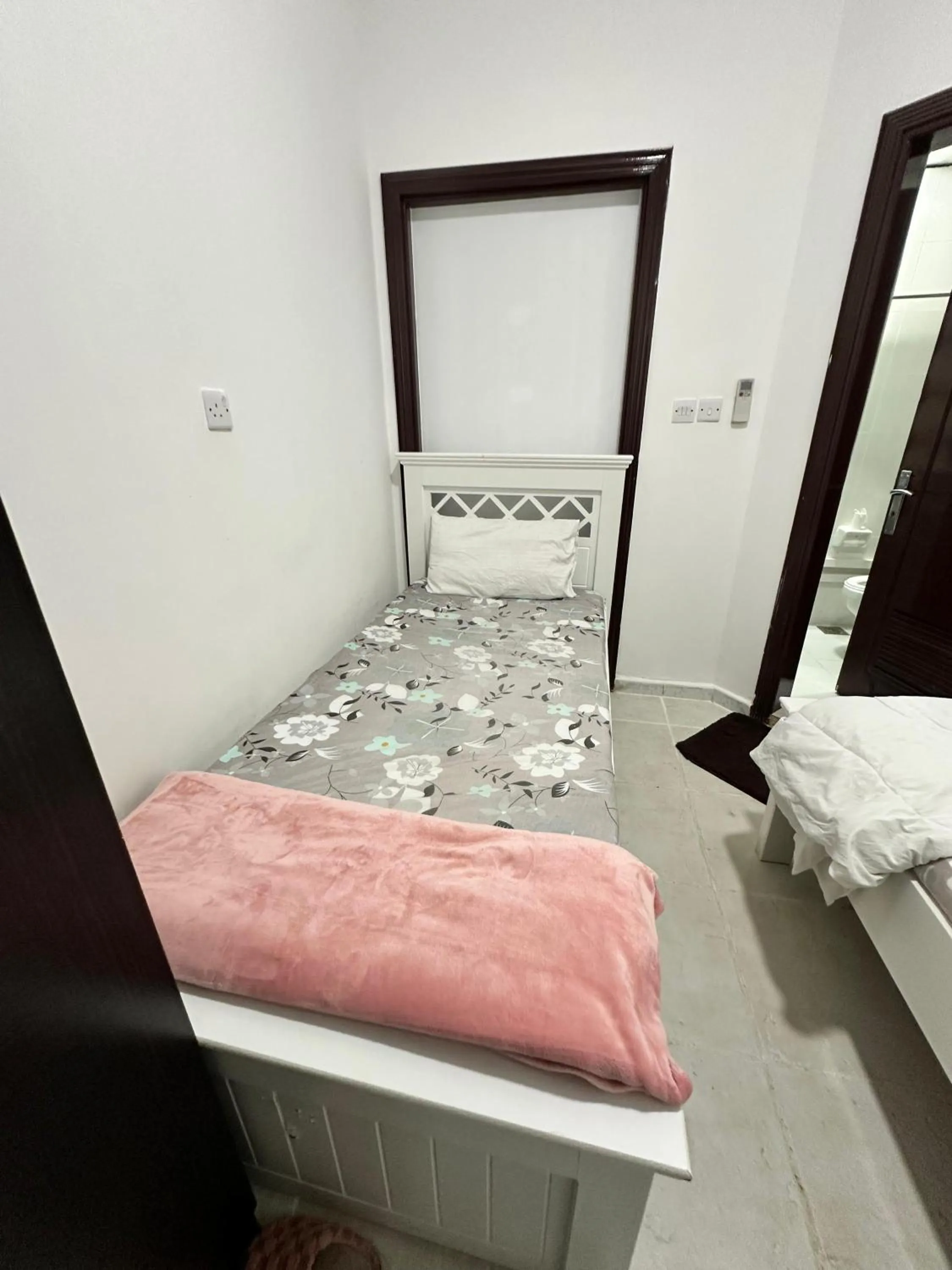 Bed in International Abu-Dhabi Hostel Villa