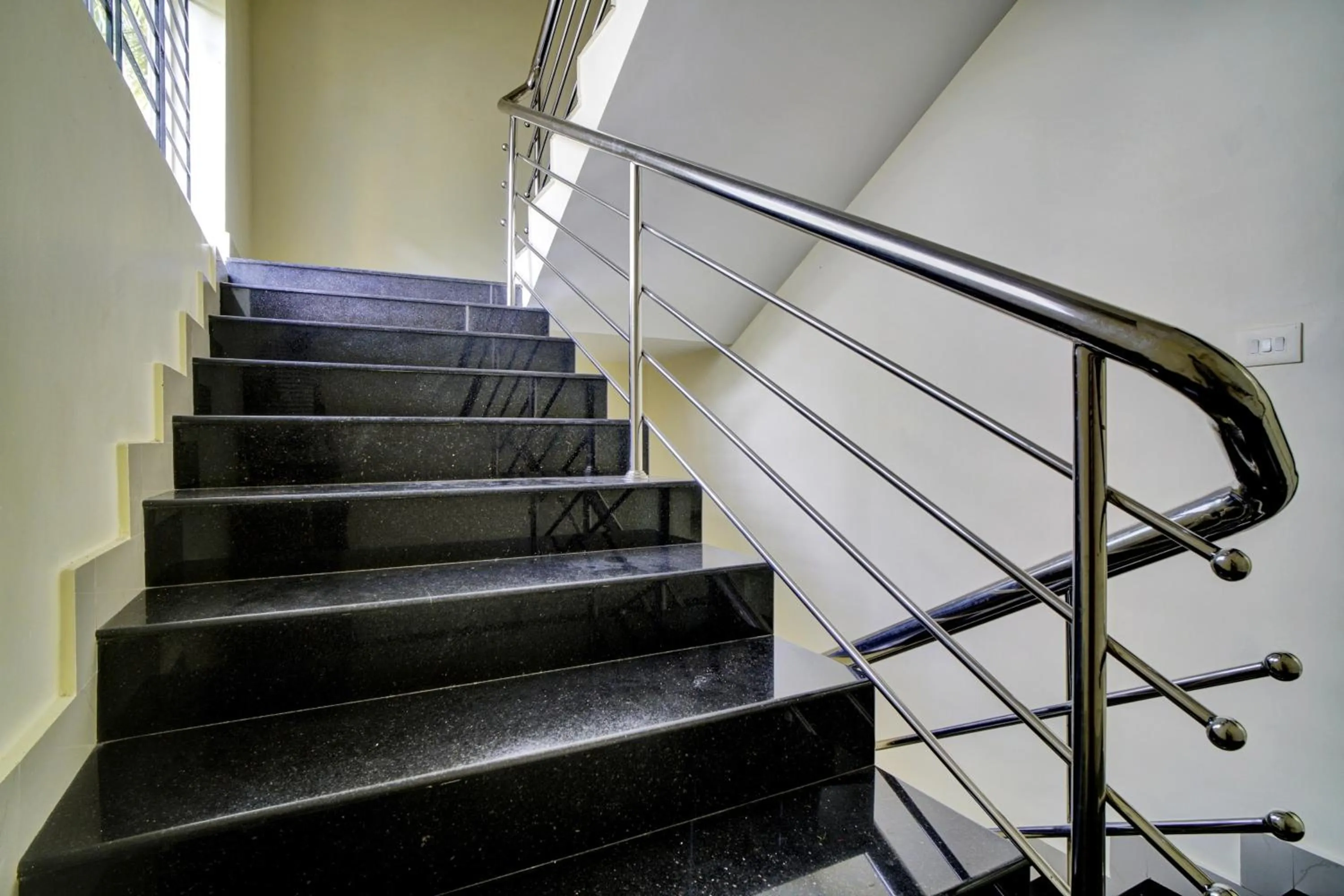 Lobby or reception in Hotel O Crystal Executive Suites