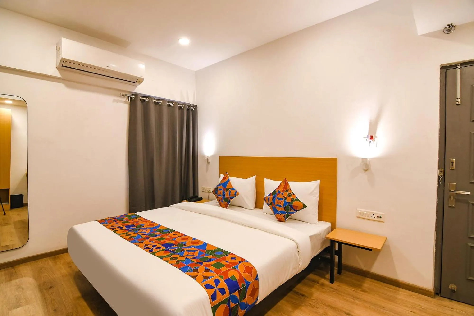 Bed in FabHotel Sayeeda International - 600m from Park Circus 7 Point