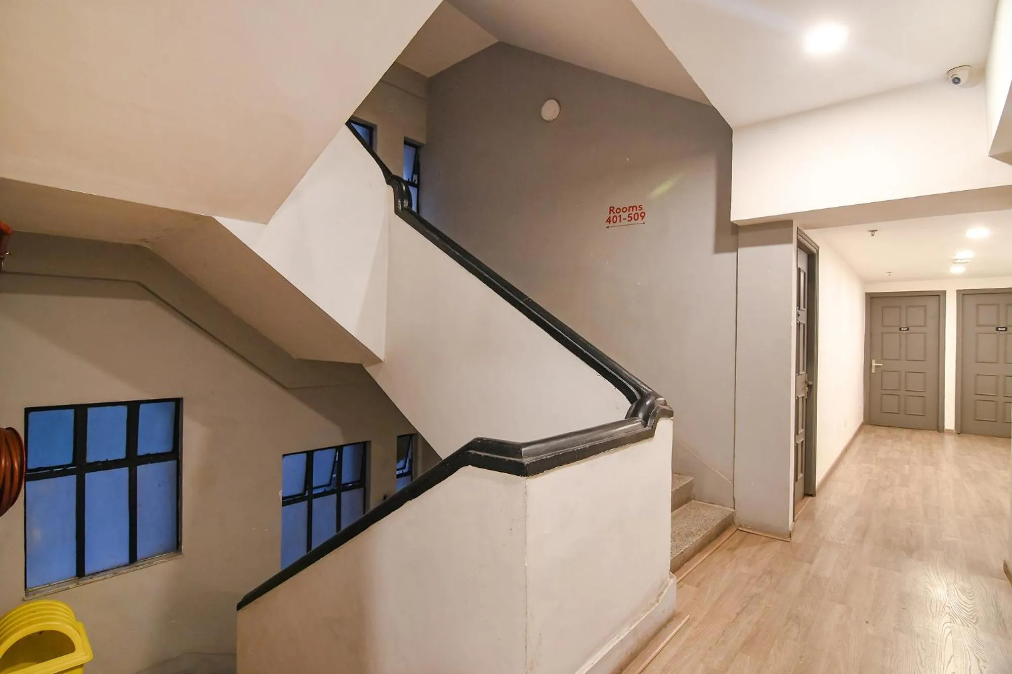 Lobby or reception in FabHotel Sayeeda International - 600m from Park Circus 7 Point