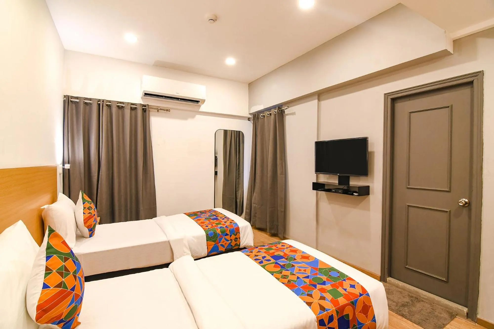 Bed in FabHotel Sayeeda International - 600m from Park Circus 7 Point