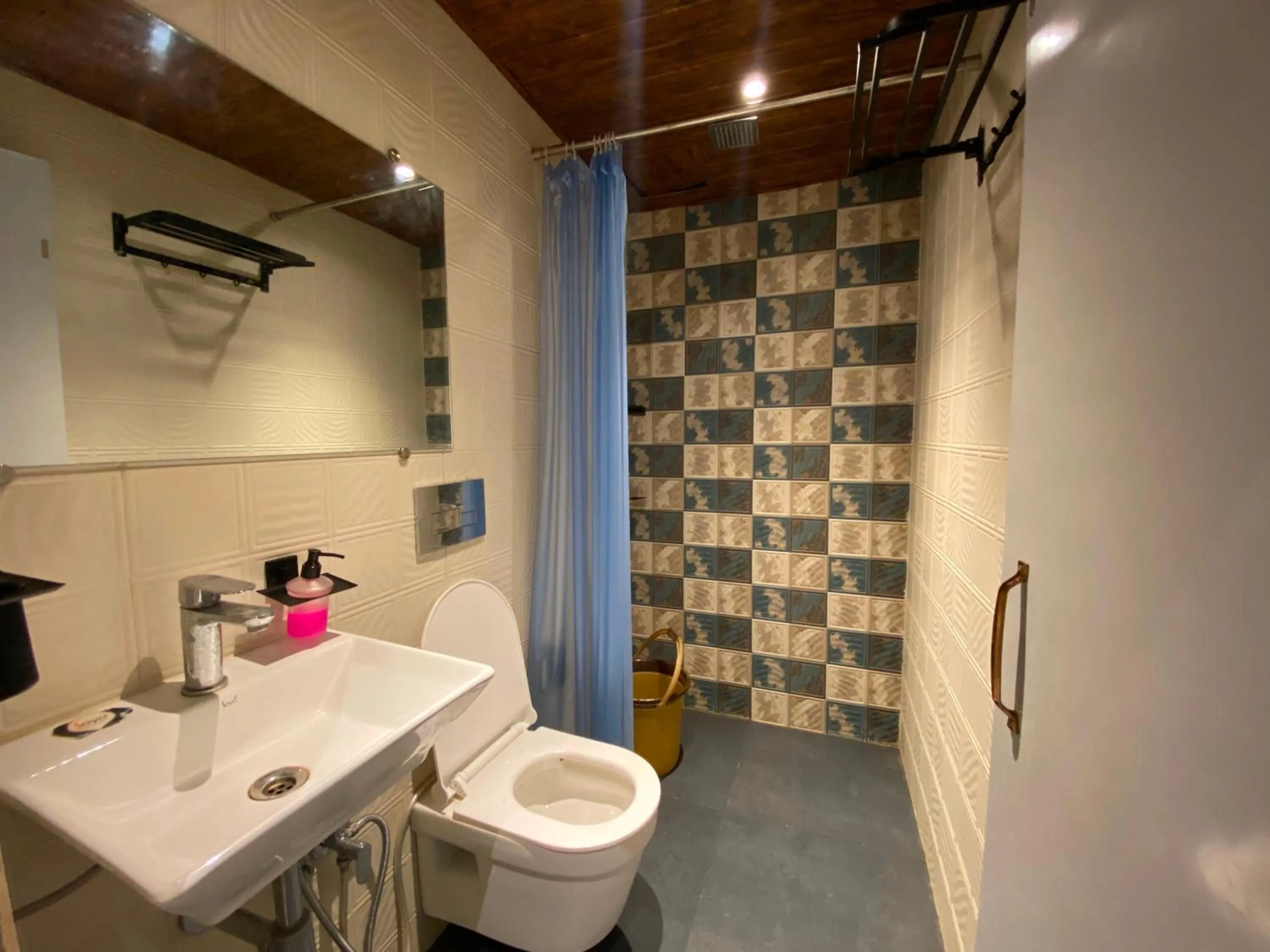 Bathroom in Collection O Palm Springs Beach Resort