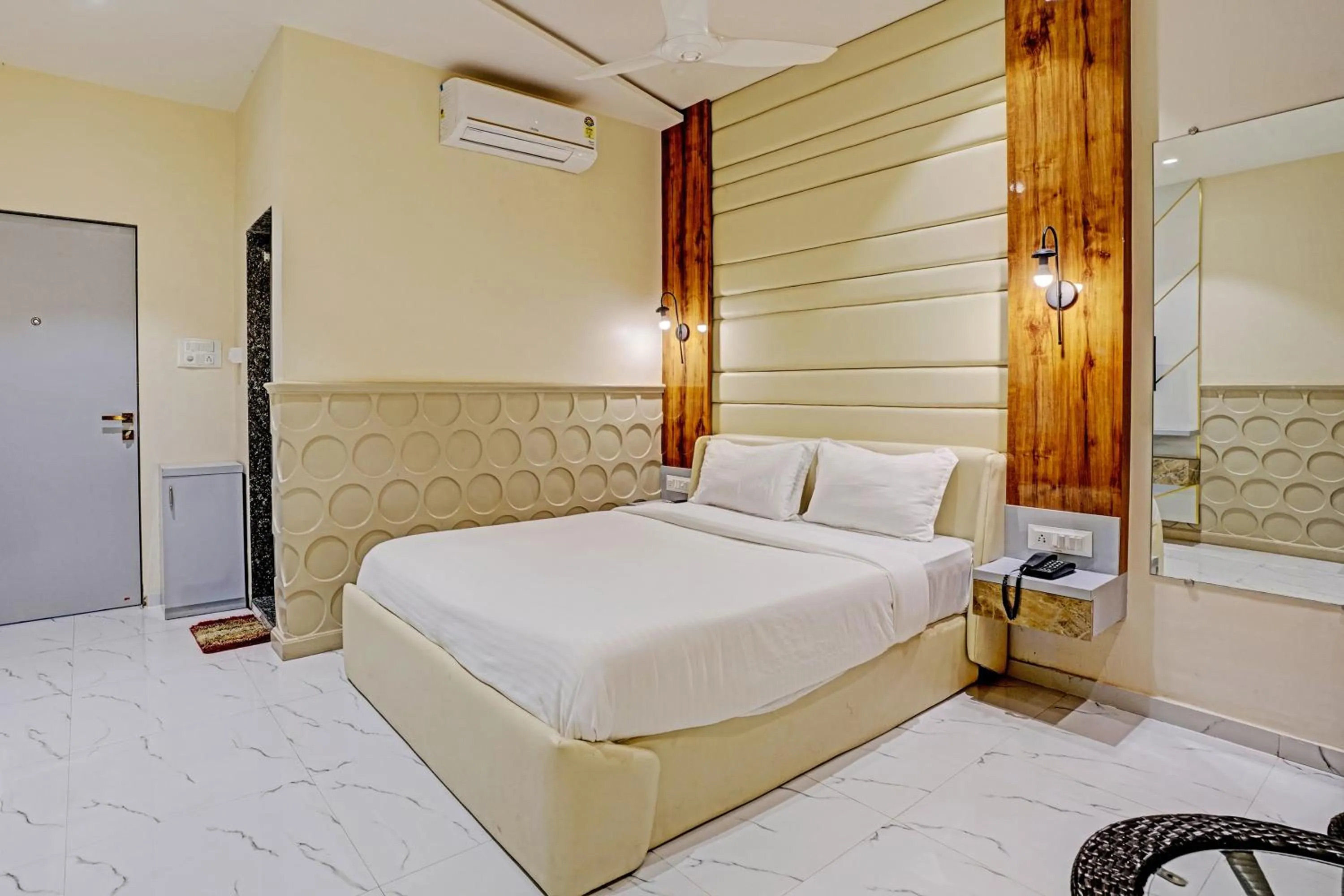 Bedroom in Collection O Palm Springs Beach Resort