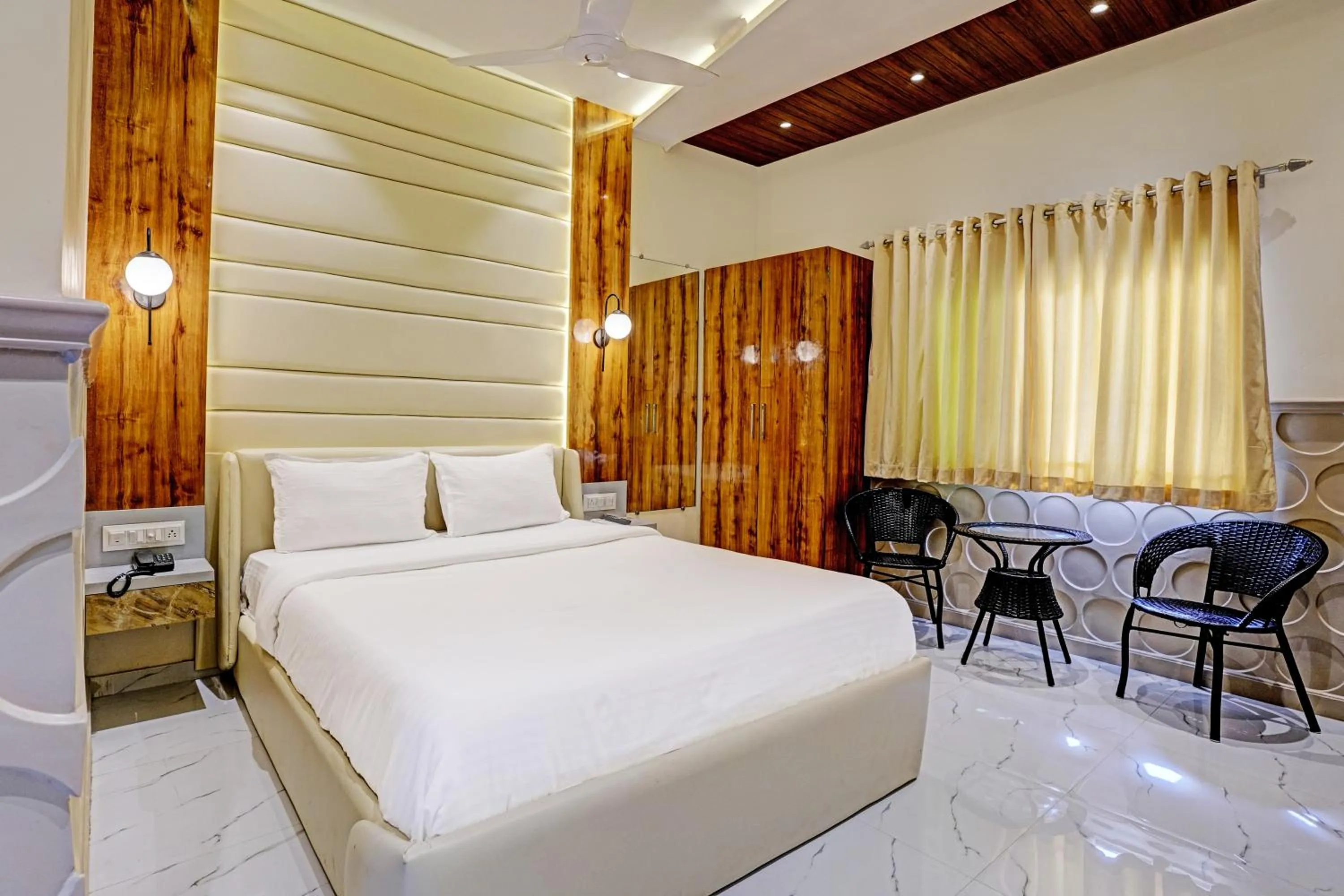 Bedroom in Collection O Palm Springs Beach Resort