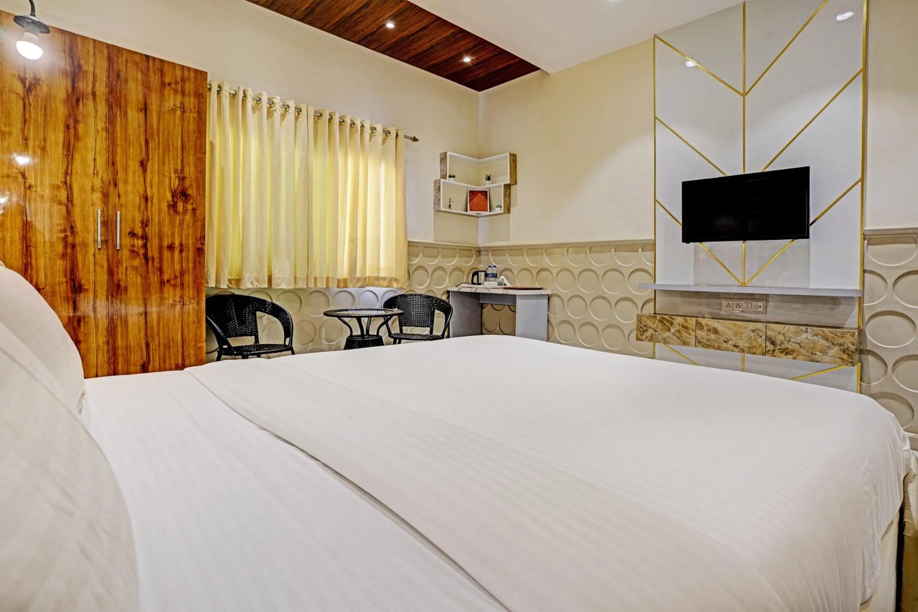 Bedroom, TV/Entertainment Center in Collection O Palm Springs Beach Resort