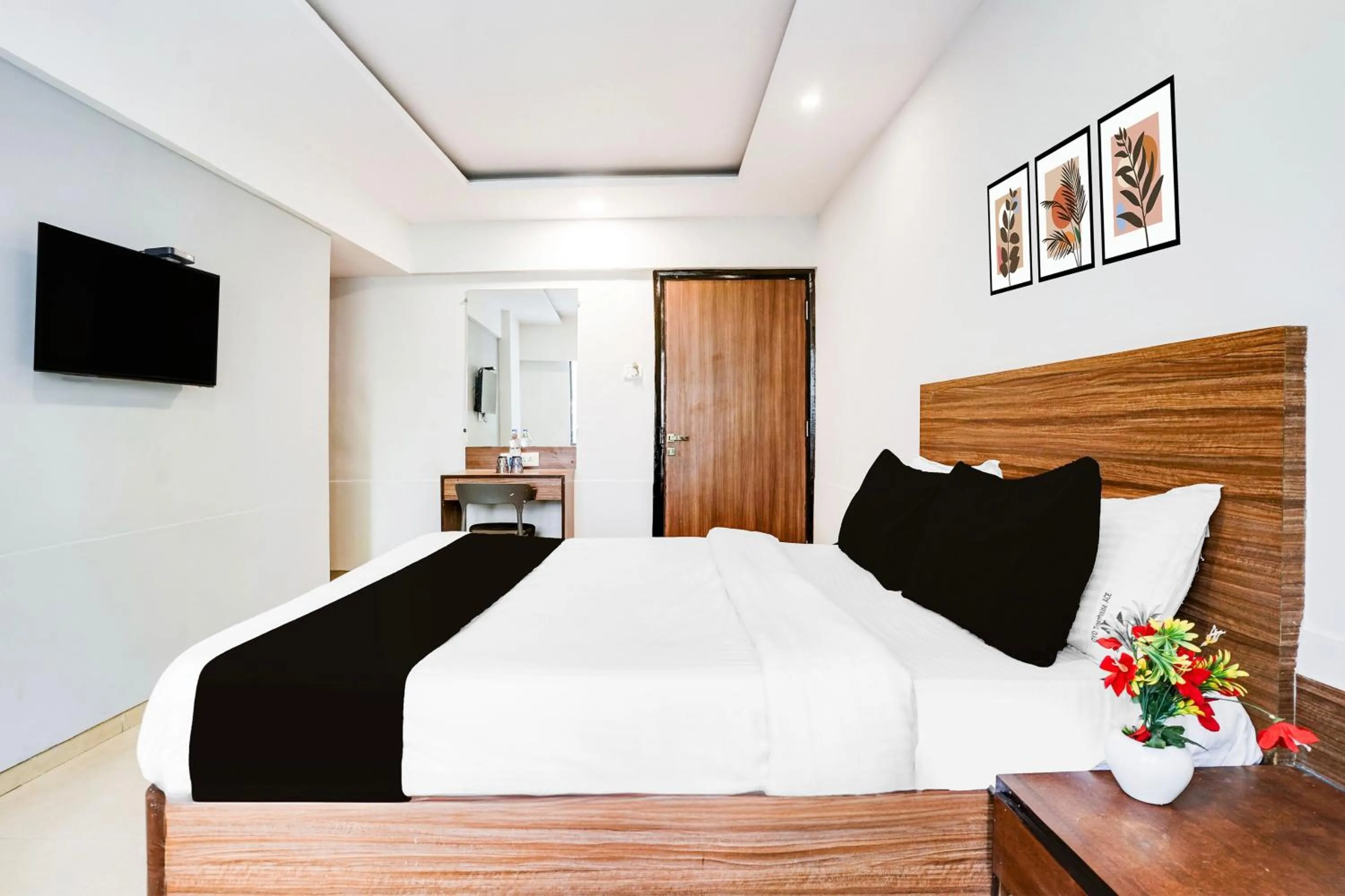 Bedroom, Bed in Super Townhouse Marol Near Mumbai Airport