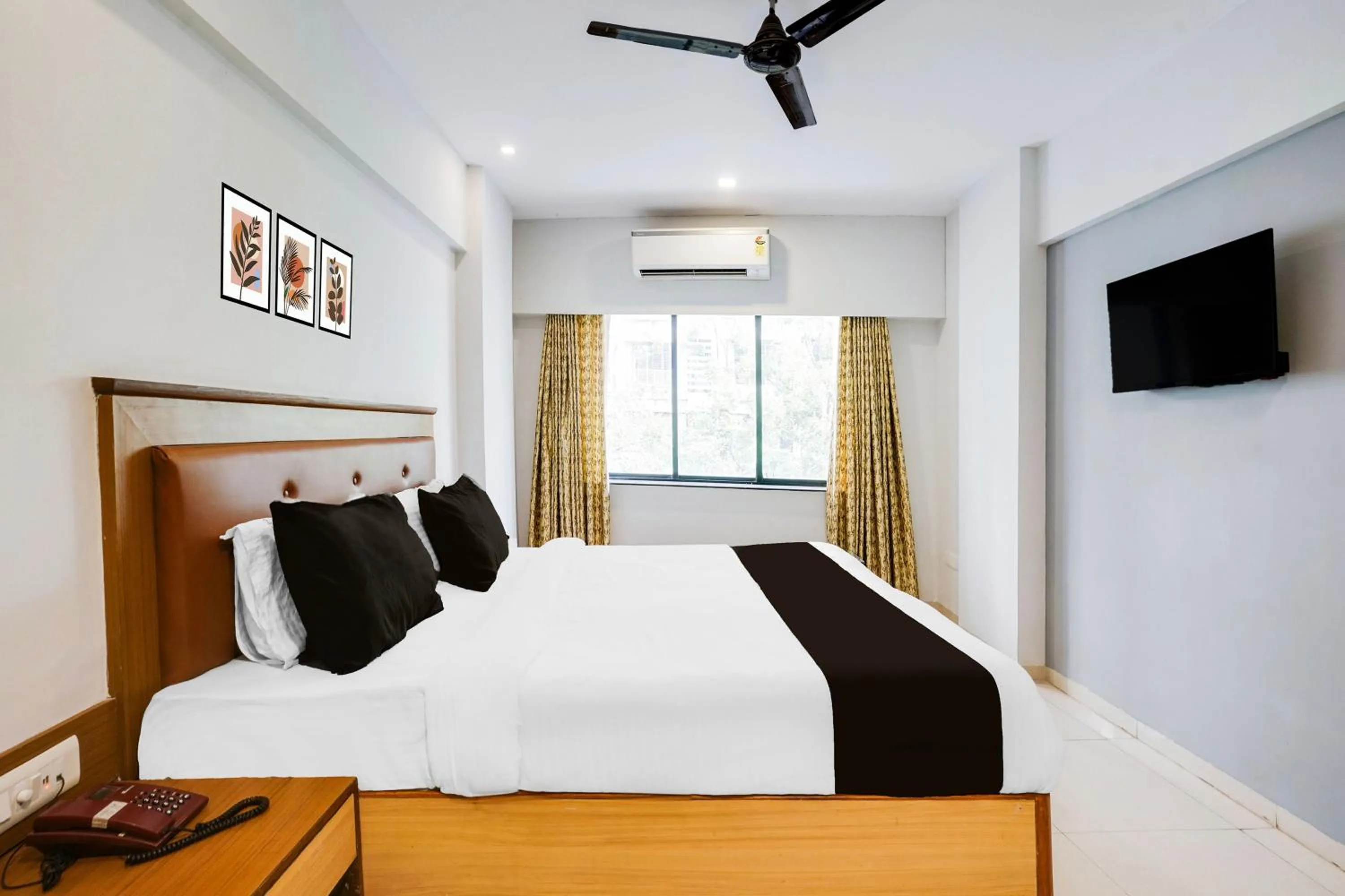Bedroom, Bed in Super Townhouse Marol Near Mumbai Airport