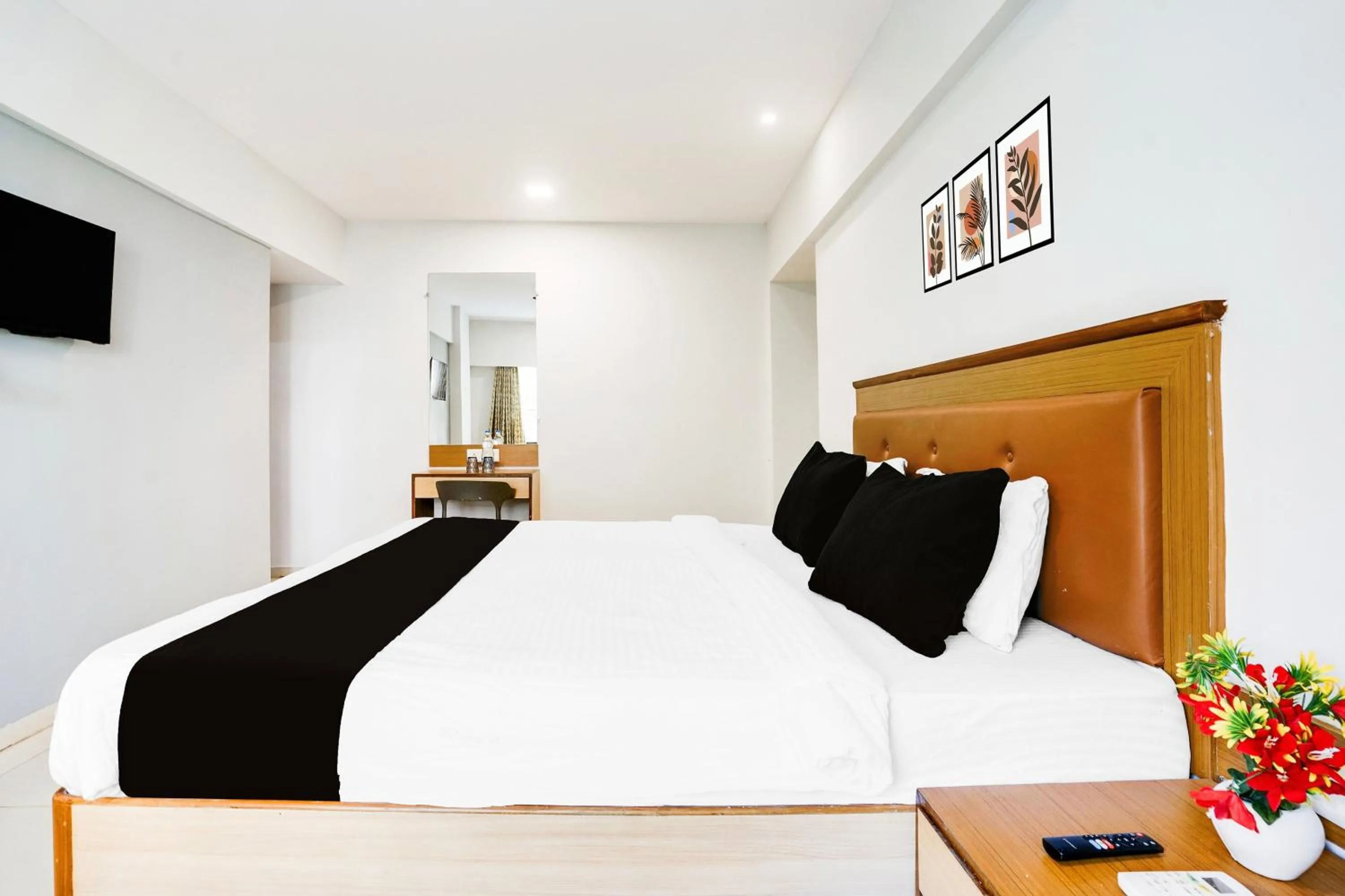 Bedroom, Bed in Super Townhouse Marol Near Mumbai Airport