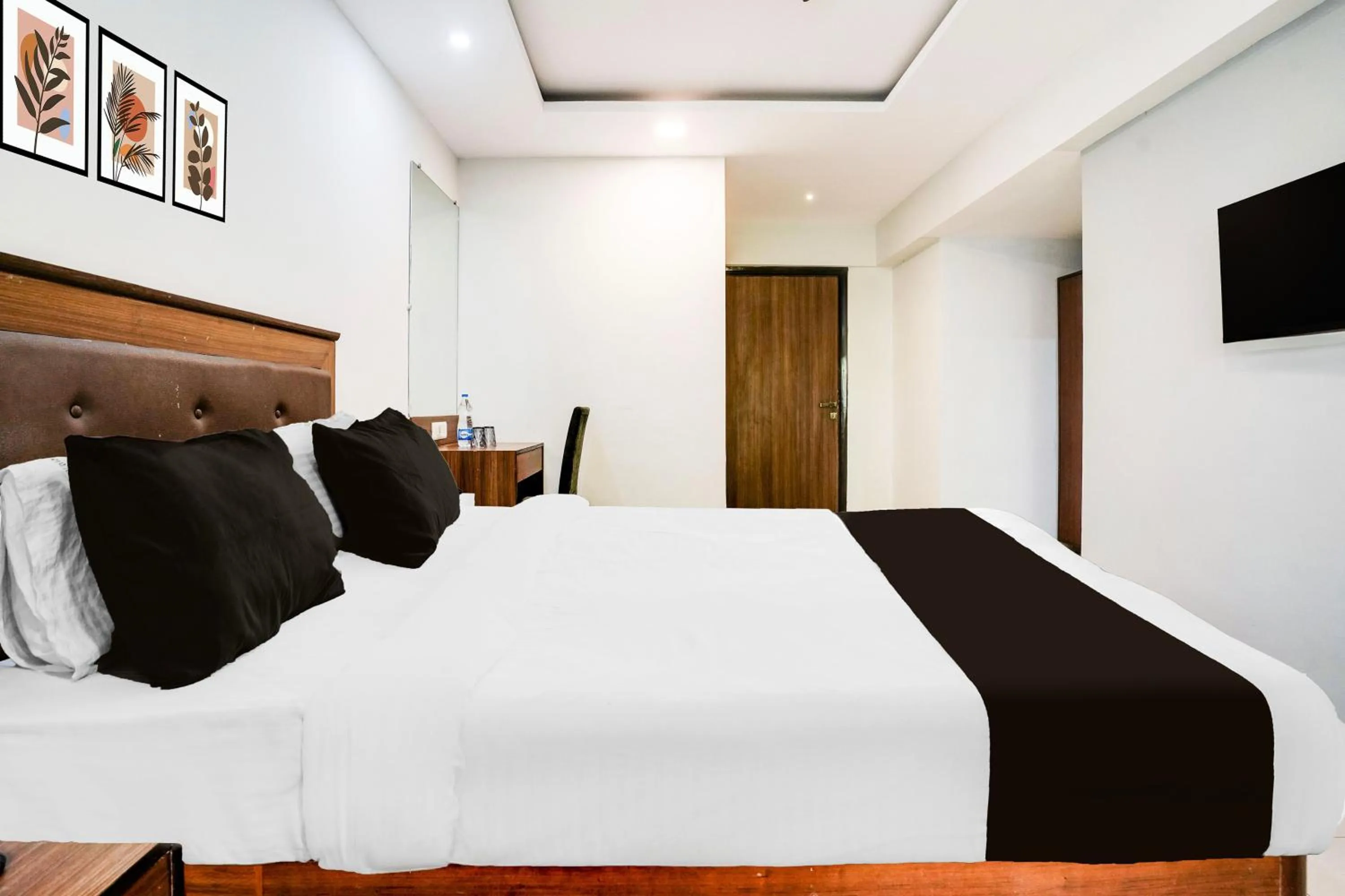 Bedroom, Bed in Super Townhouse Marol Near Mumbai Airport