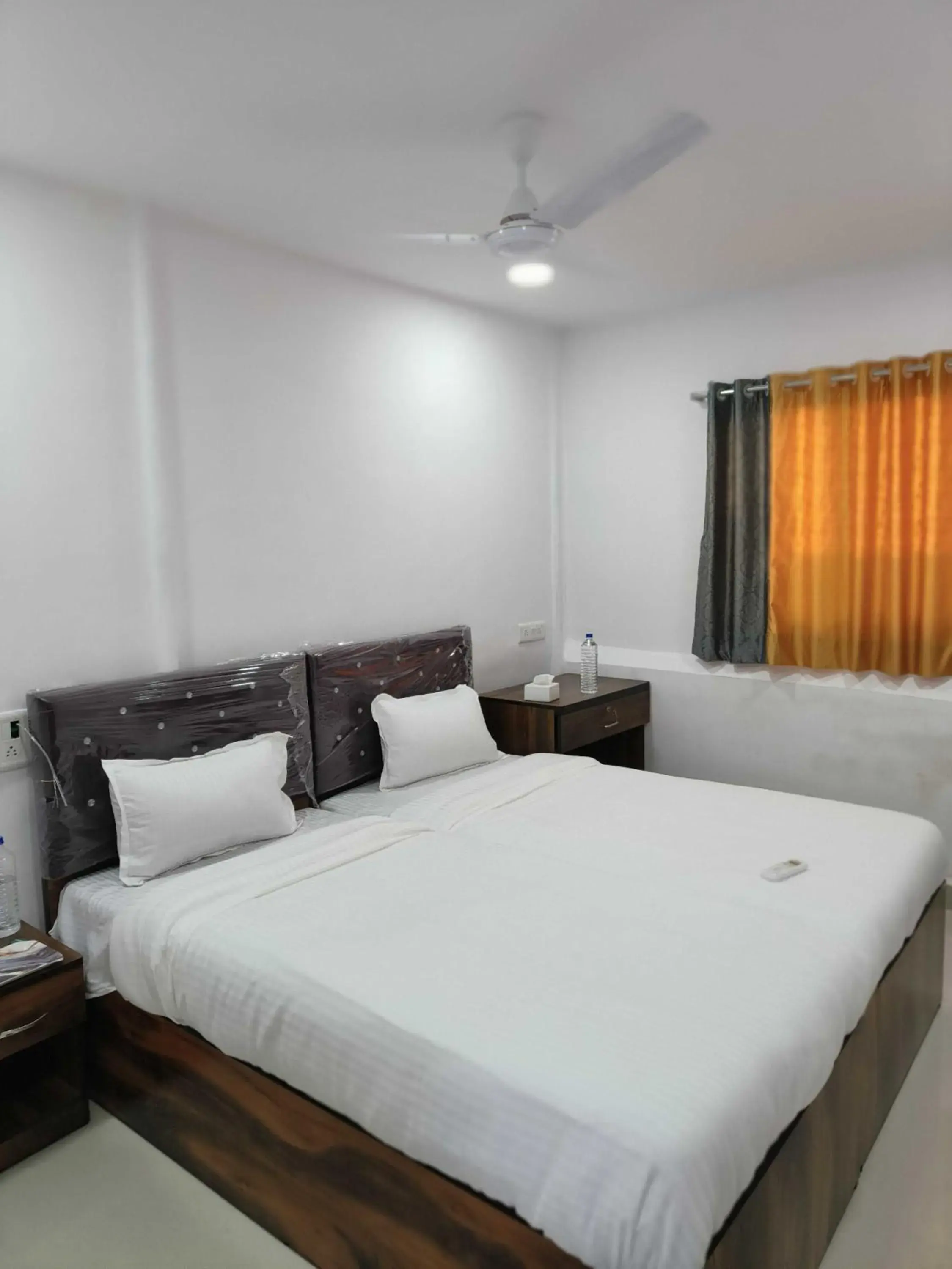 Standard Double Room - single occupancy in Hotel O Deluxe United Corporate Homes 2 Standard Double Room - single occupancy in Hotel O Deluxe United Corporate Homes 2