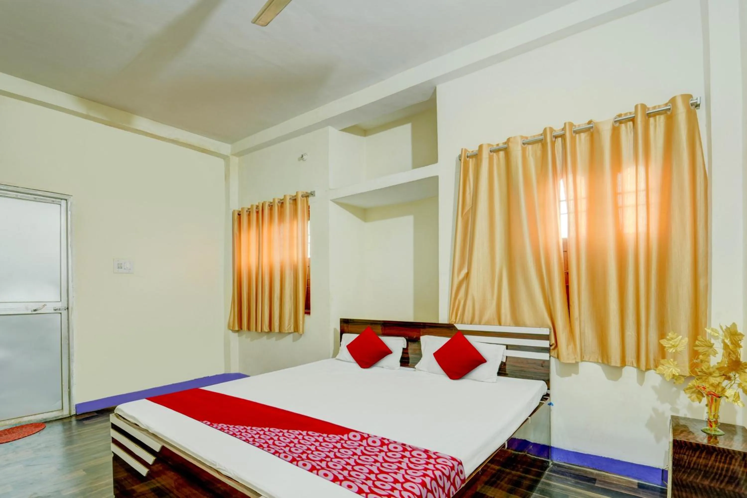 Bedroom, Dining Area in OYO Flagship Hotel Shubhmangalam