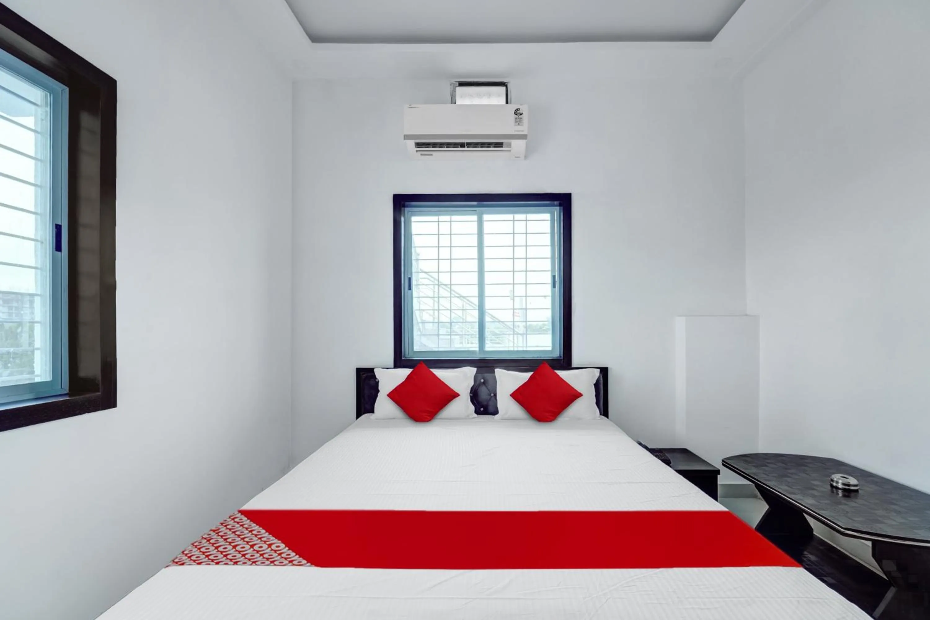 Bedroom in Hotel O White House