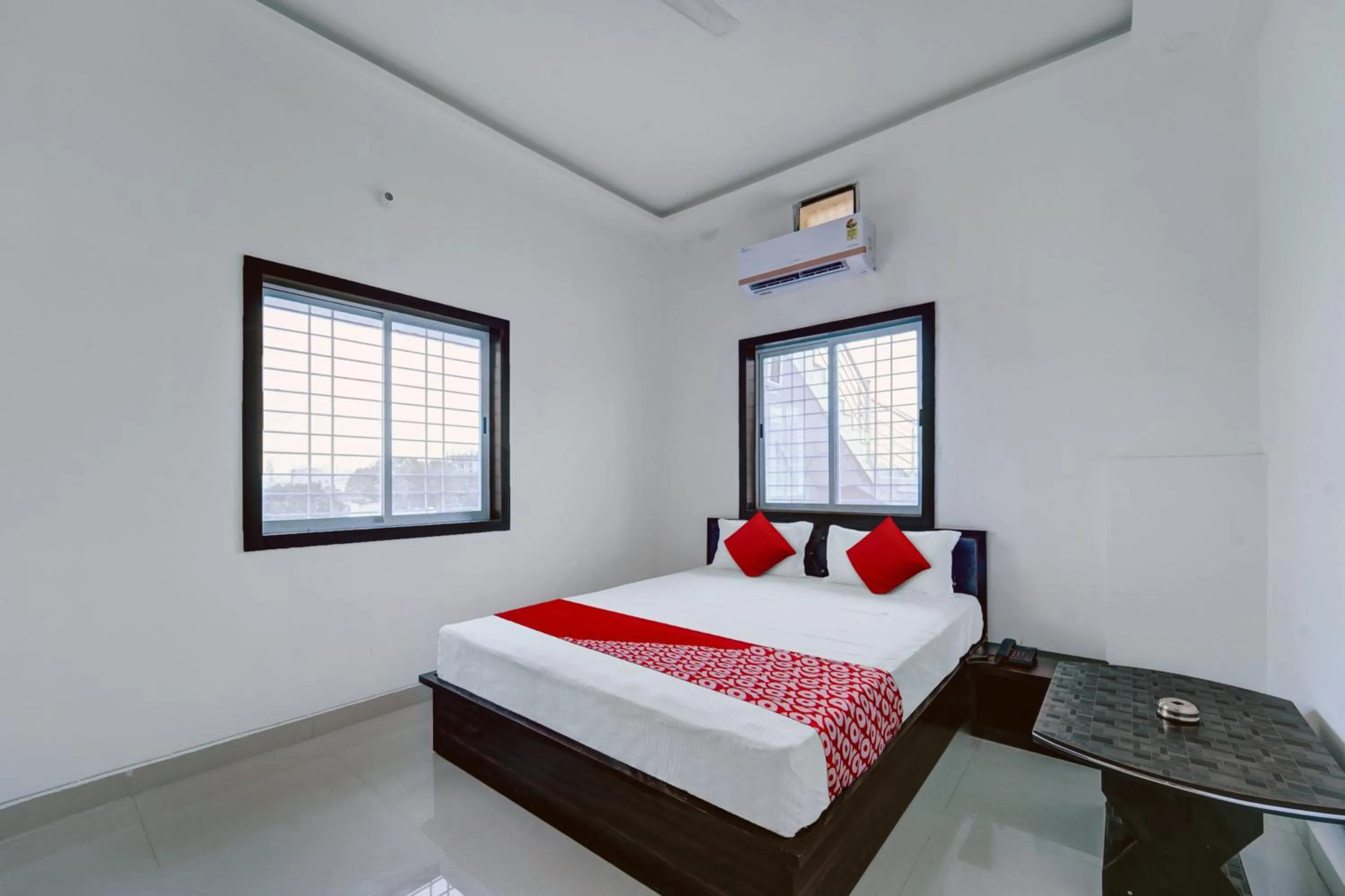 Bedroom in Hotel O White House