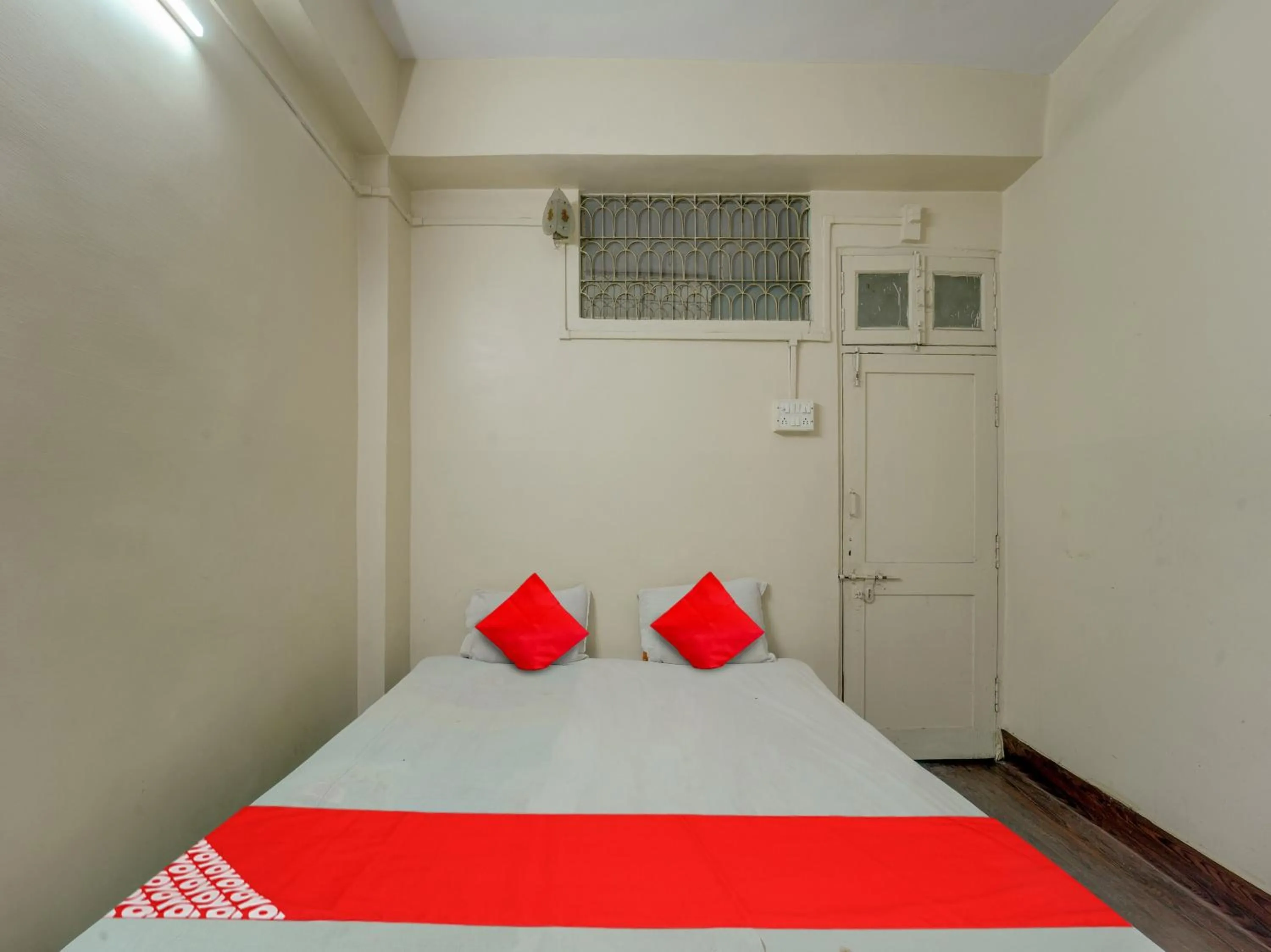 Bedroom in OYO Flagship Hotel Ashish Inn