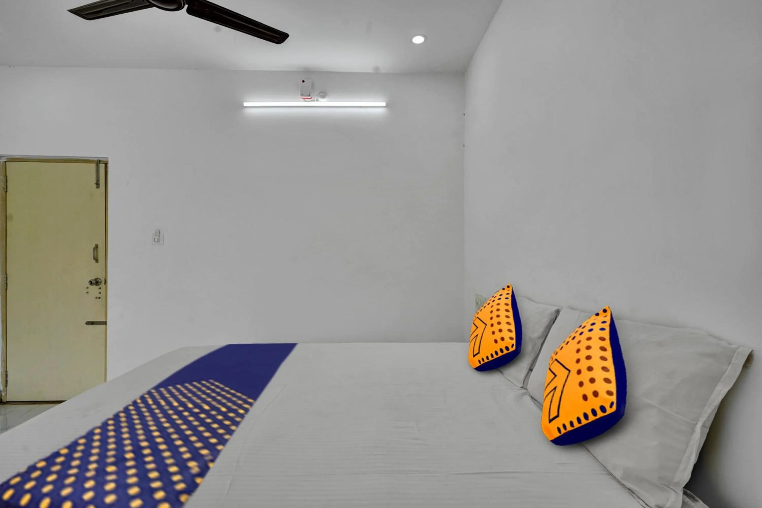 Lobby or reception, Bed in Hotel O SKP GRAND