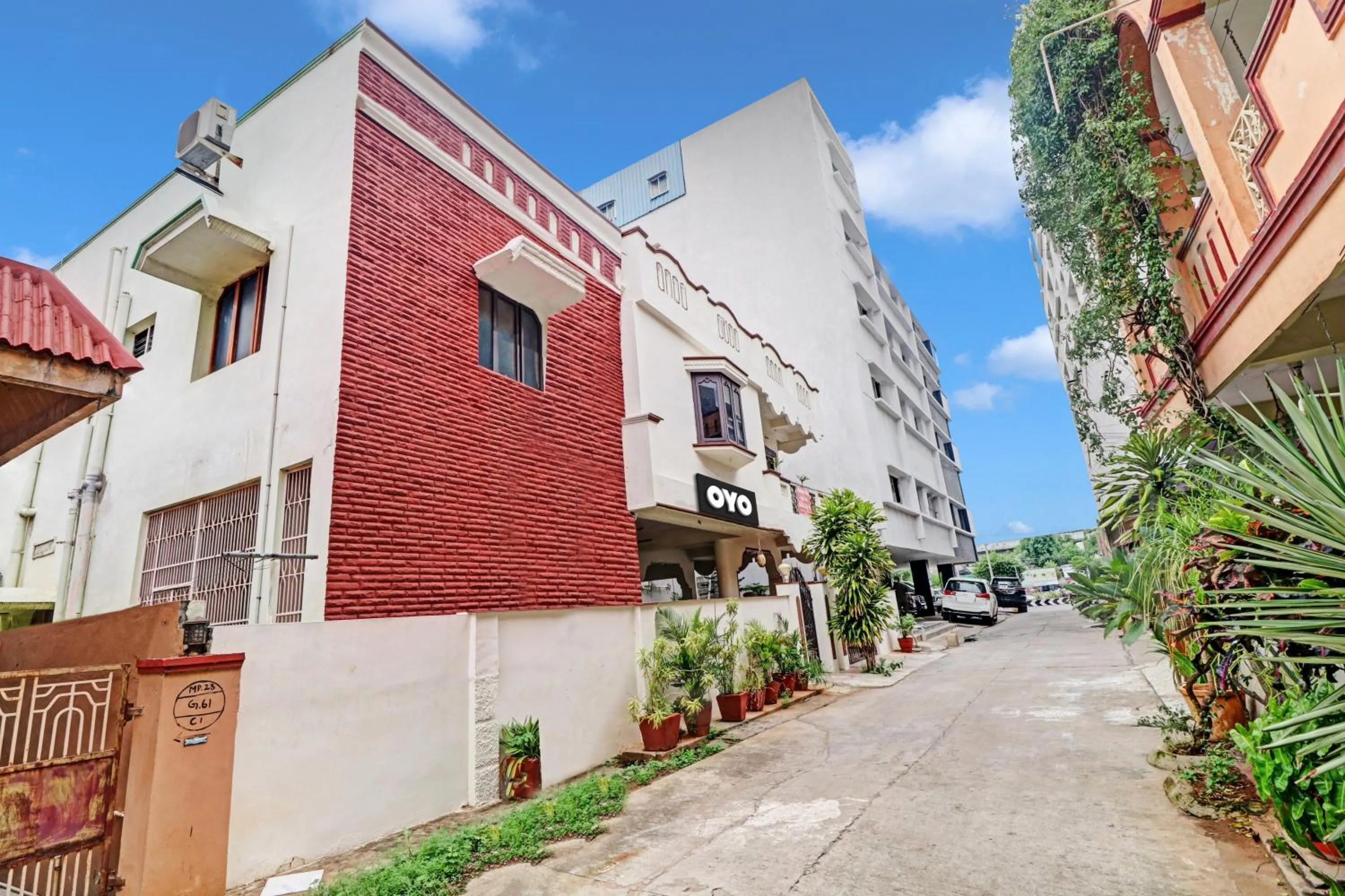 Facade/entrance, Property Building in OYO Flagship Akshaya Villa