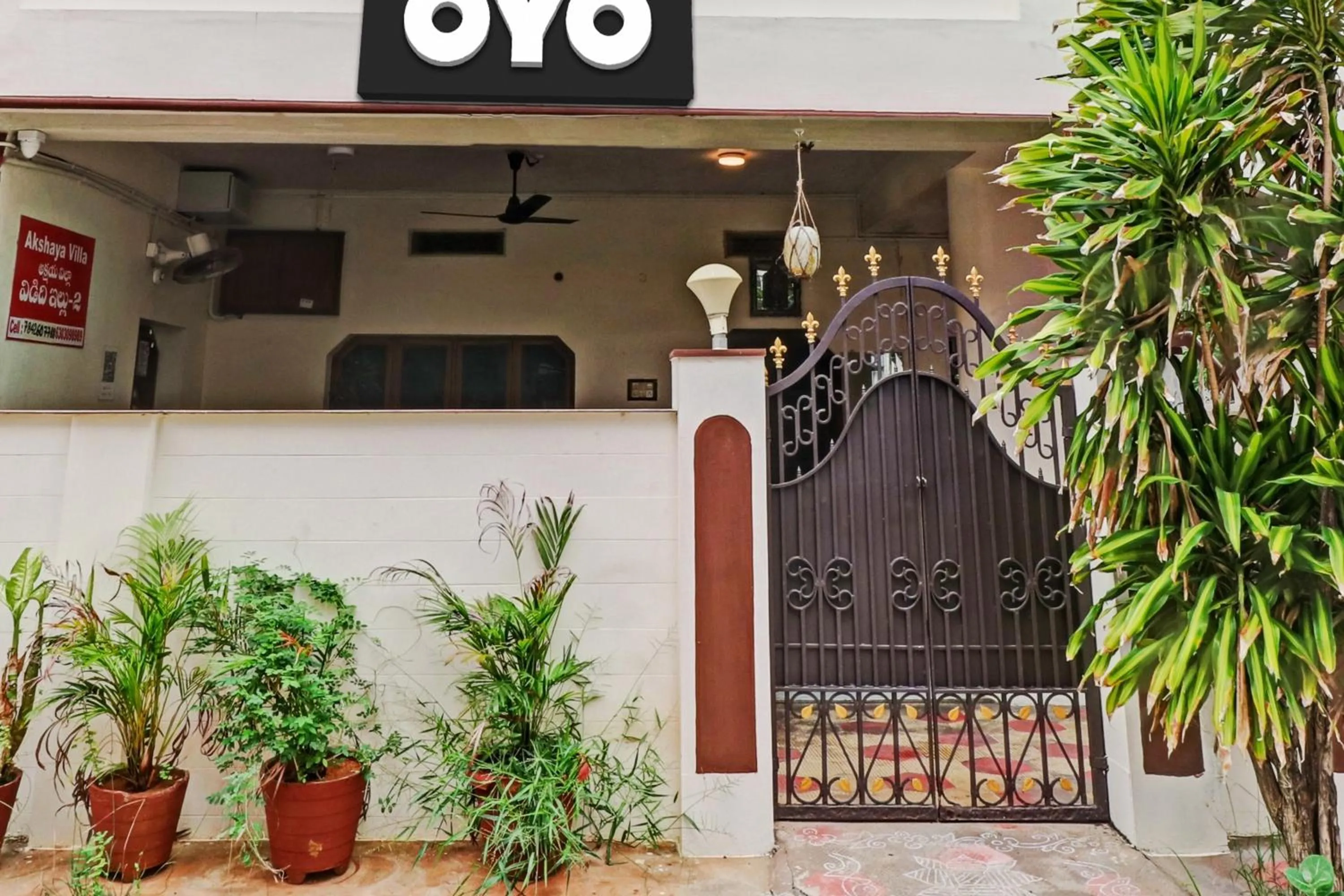 Facade/entrance in OYO Flagship Akshaya Villa