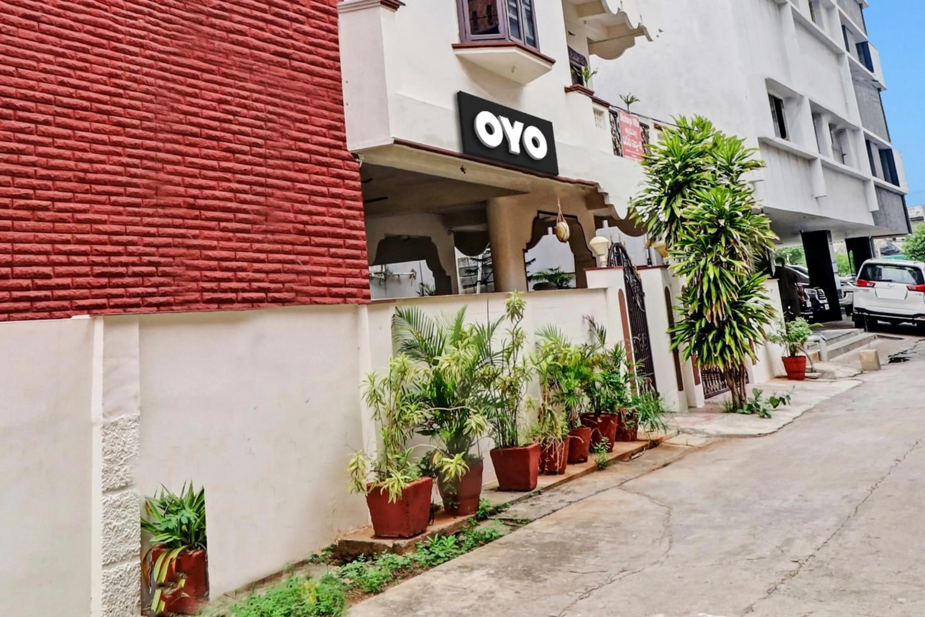 Facade/entrance, Property Building in OYO Flagship Akshaya Villa