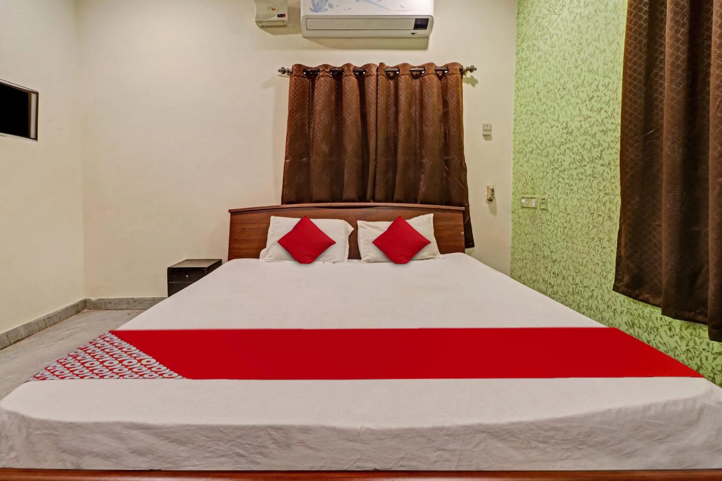Bedroom in OYO Flagship Akshaya Villa