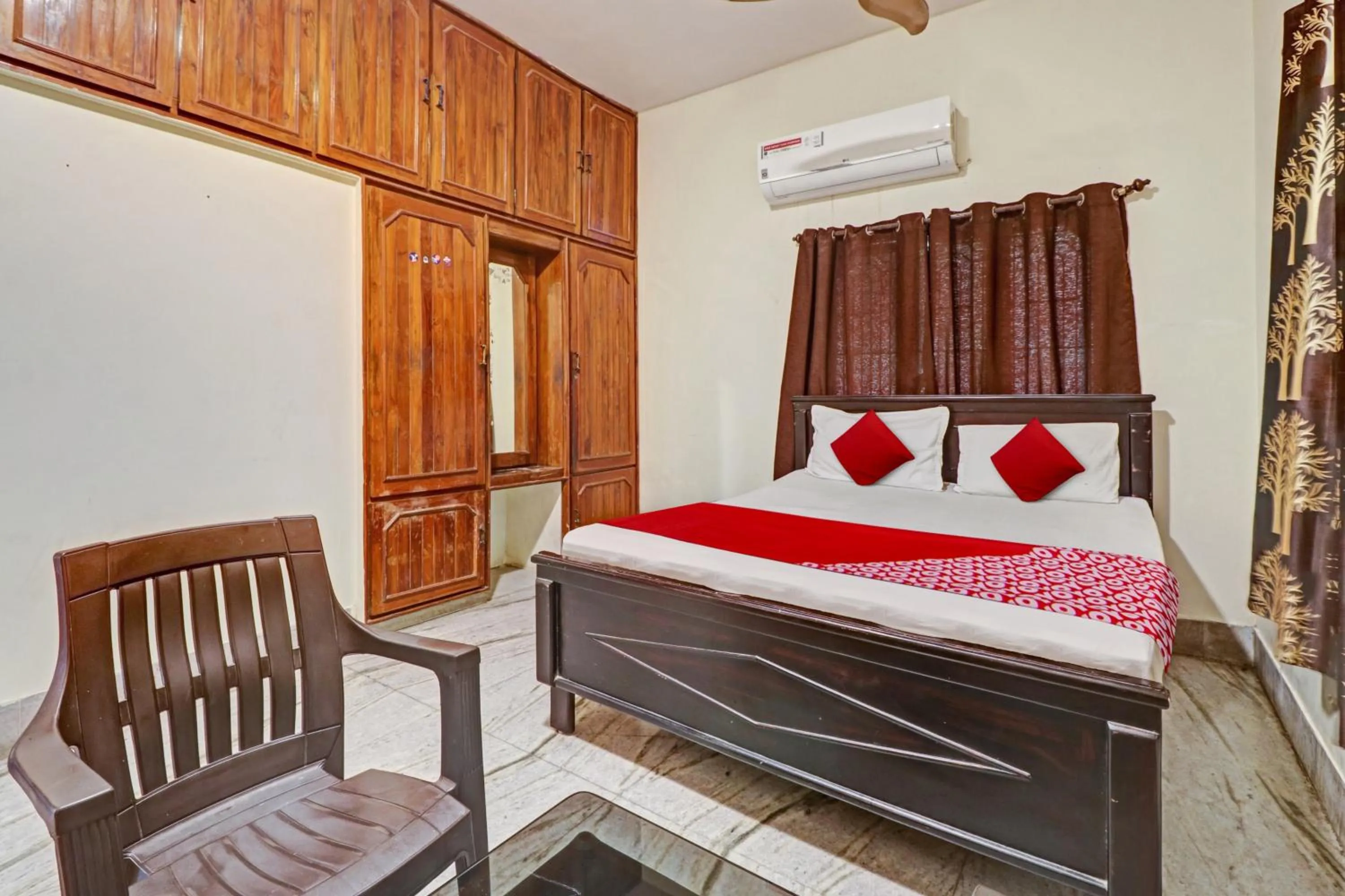 Bedroom in OYO Flagship Akshaya Villa