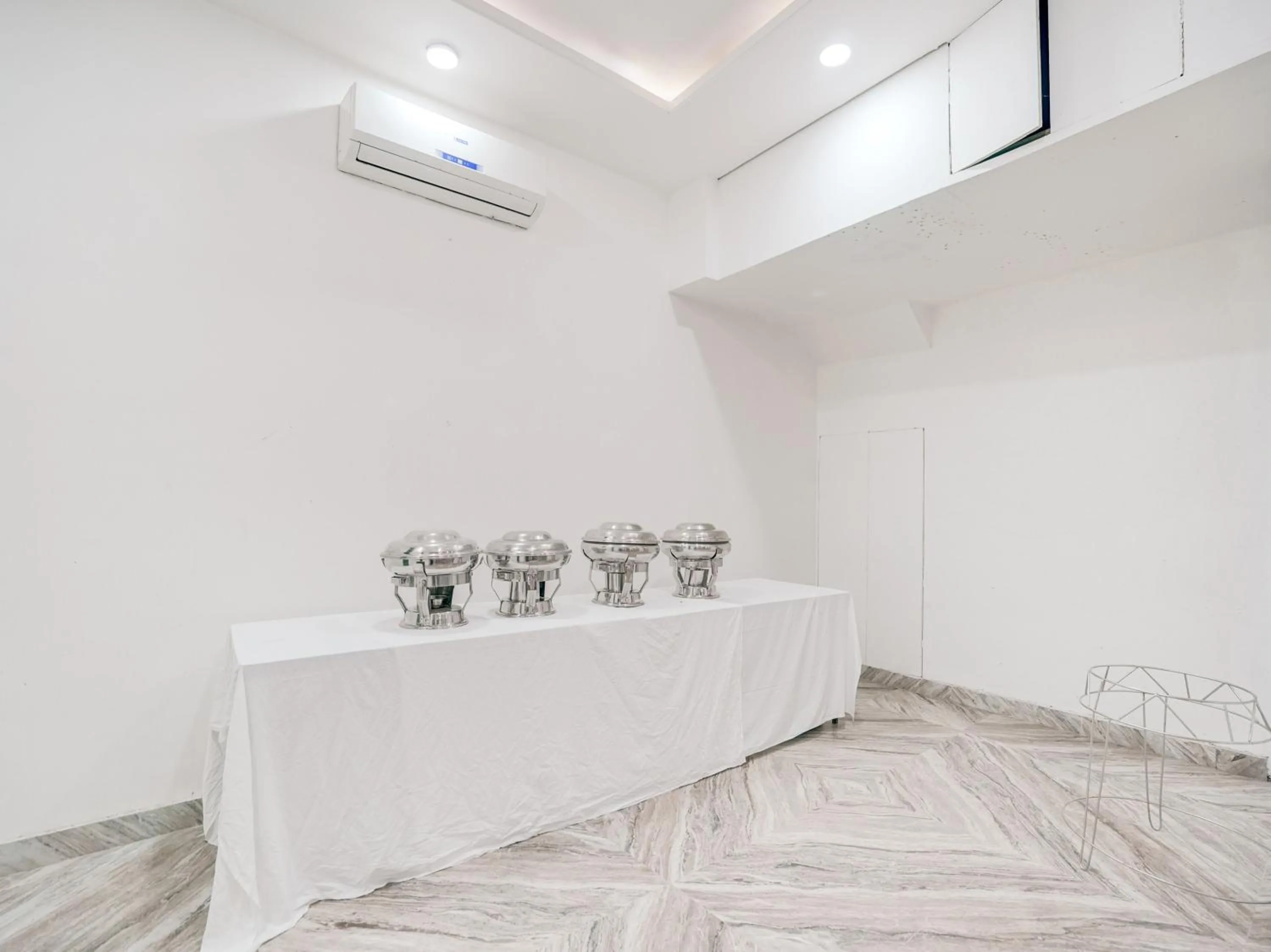 Restaurant/places to eat in Collection O Hotel Omni Bliss