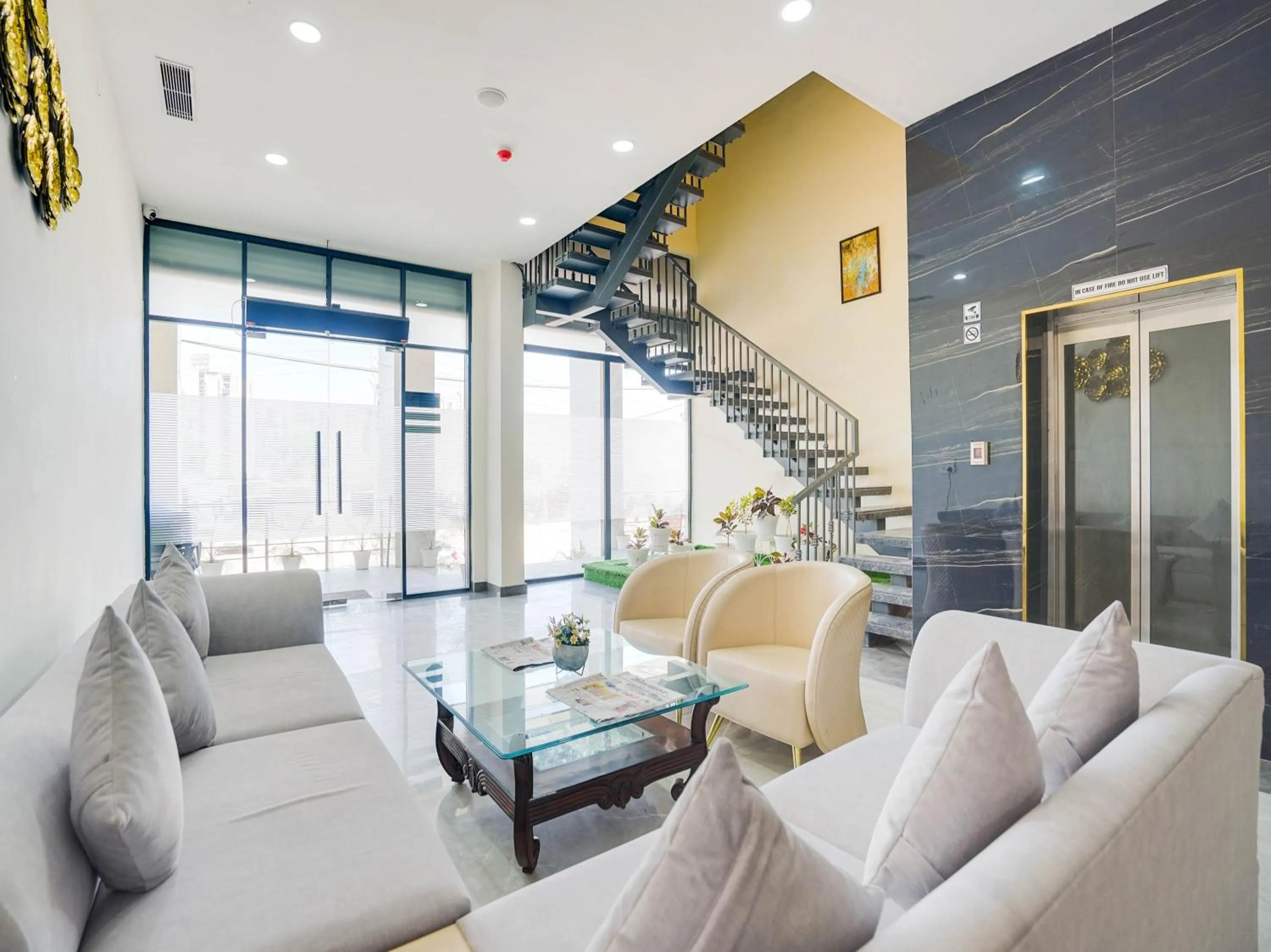 Lobby or reception, Lounge/Bar in Collection O Hotel Omni Bliss