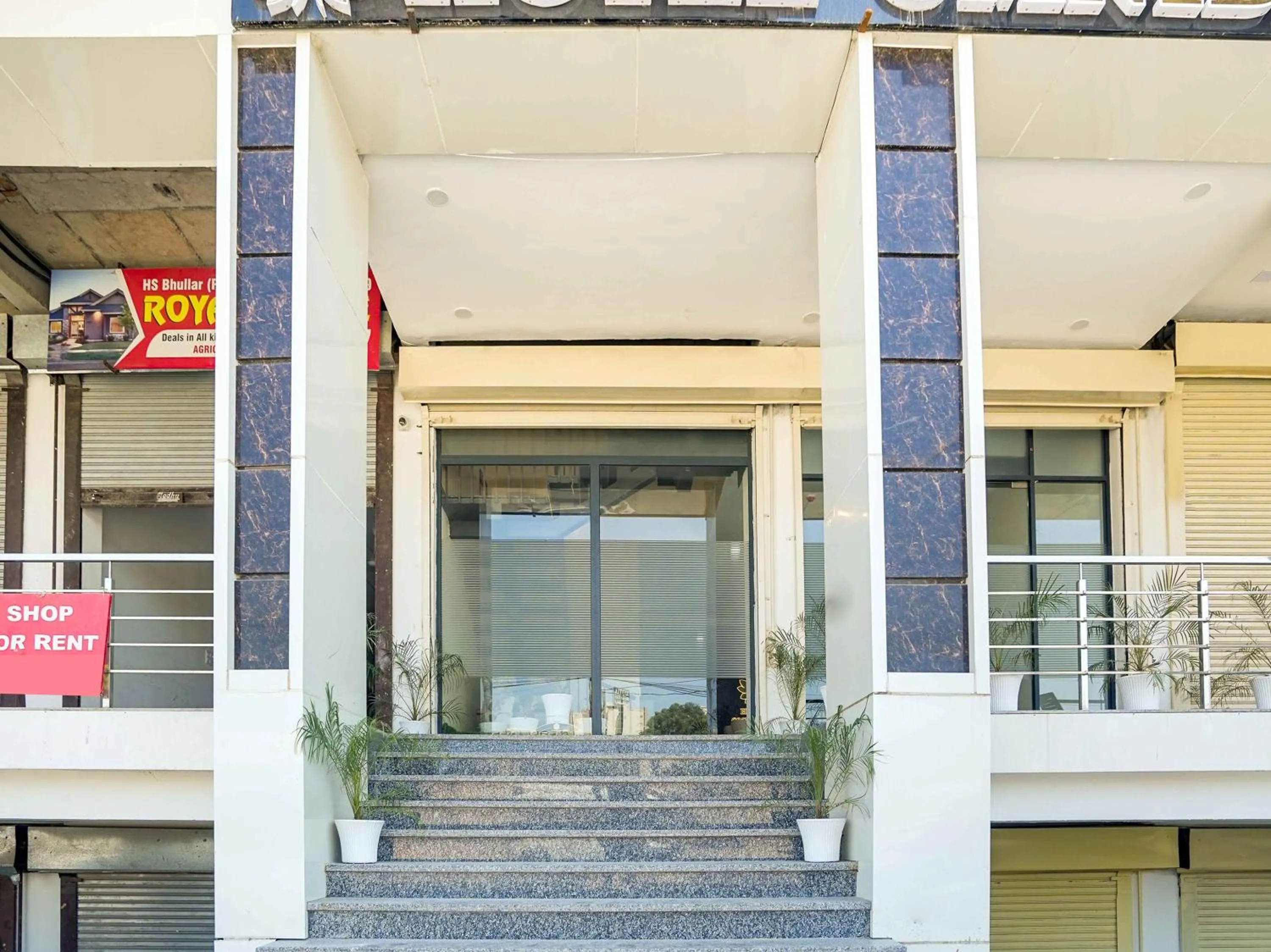 Facade/entrance in Collection O Hotel Omni Bliss