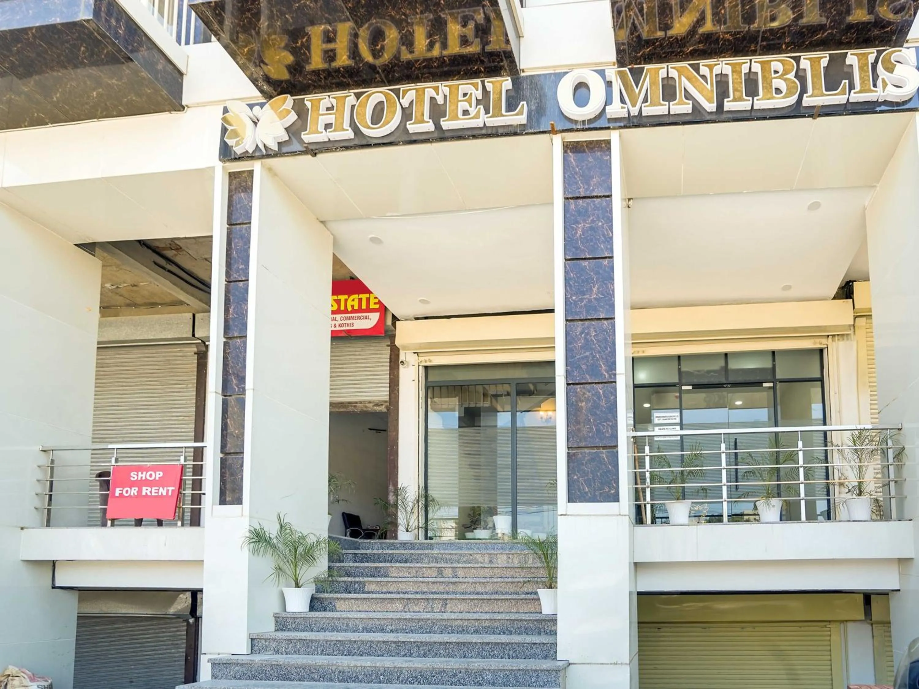 Facade/entrance in Collection O Hotel Omni Bliss