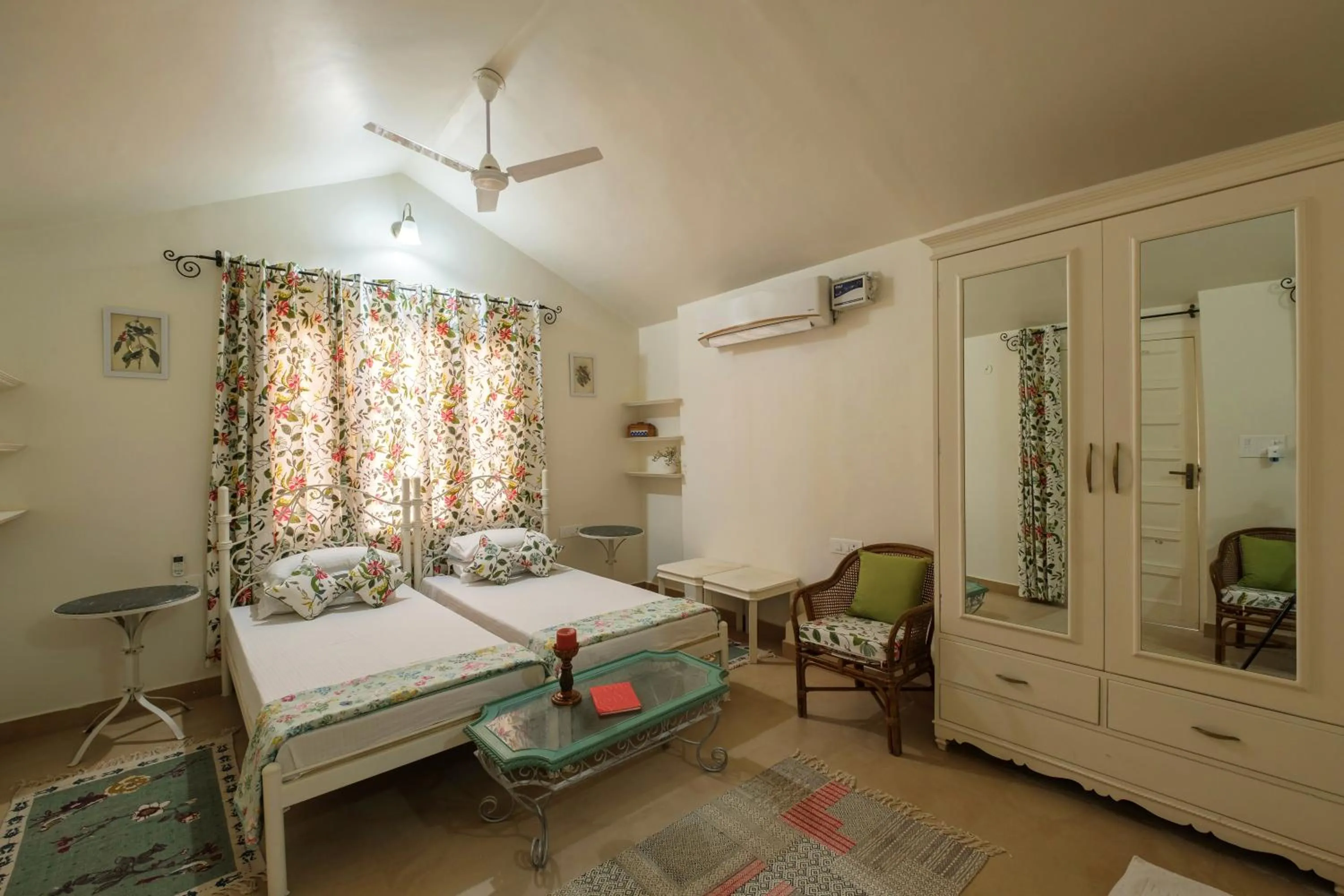 Bed in Shree Nikunj - A Luxury Boutique Homestay in Jaipur