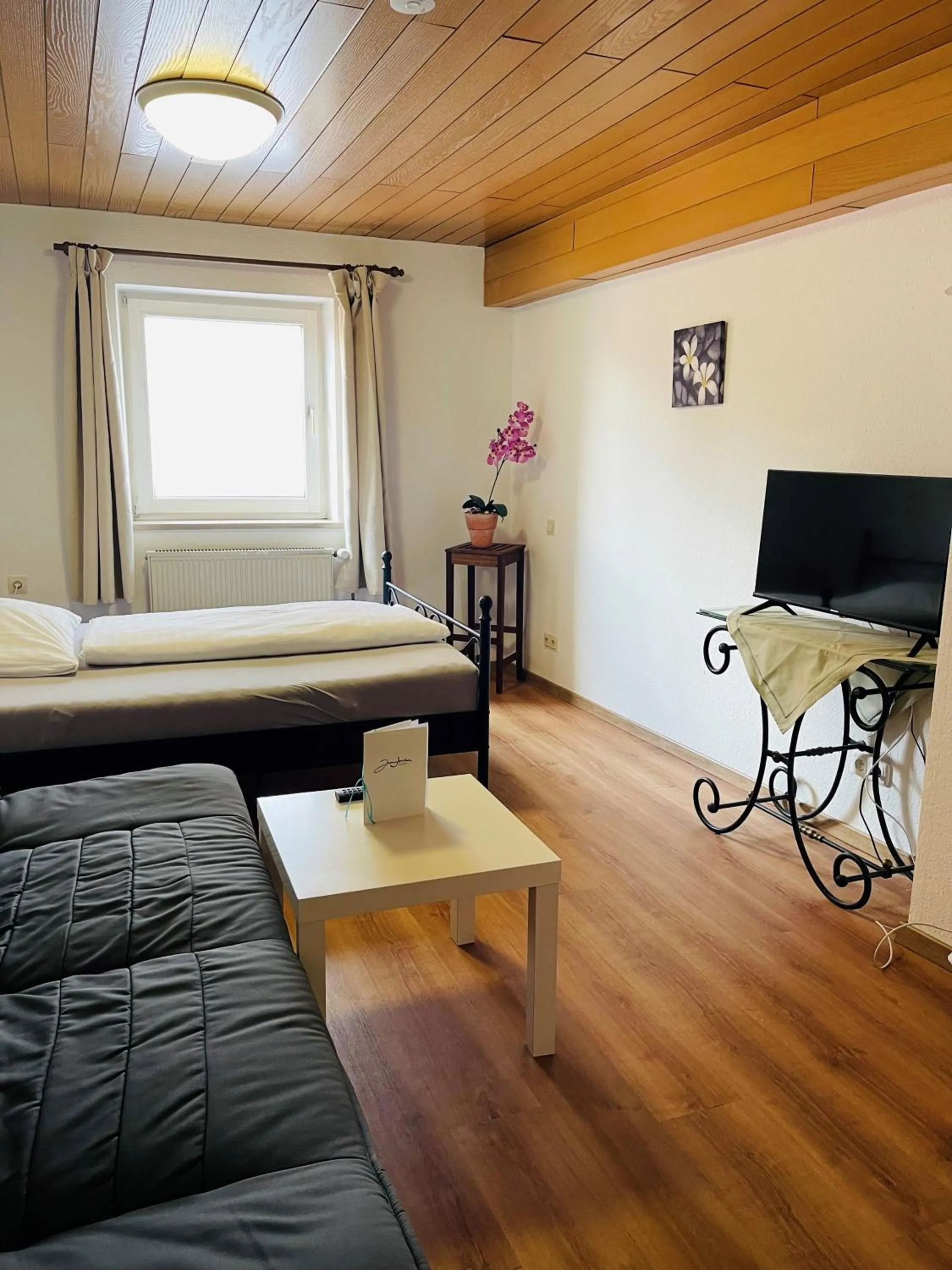 Photo of the whole room in Hotel Jungbräu